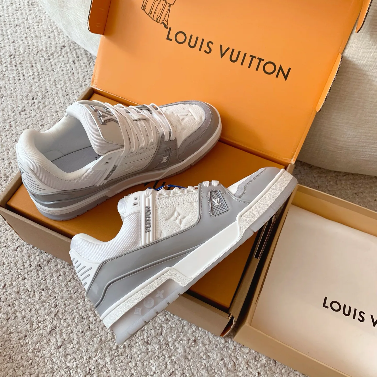 Women's Sneakers LOUIS VUITTON 18375819
