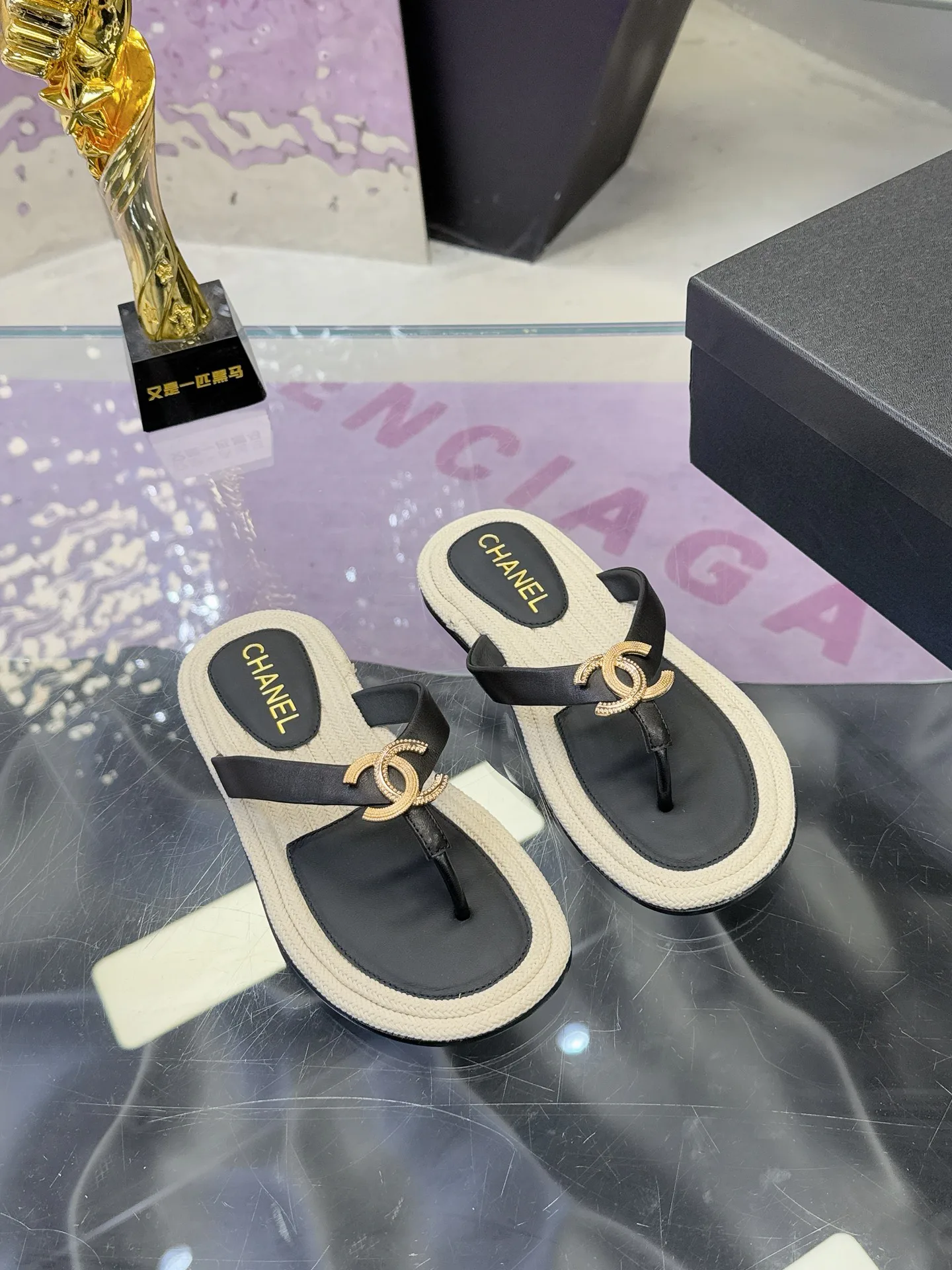 Women's Flip-Flops CHANEL 16978437