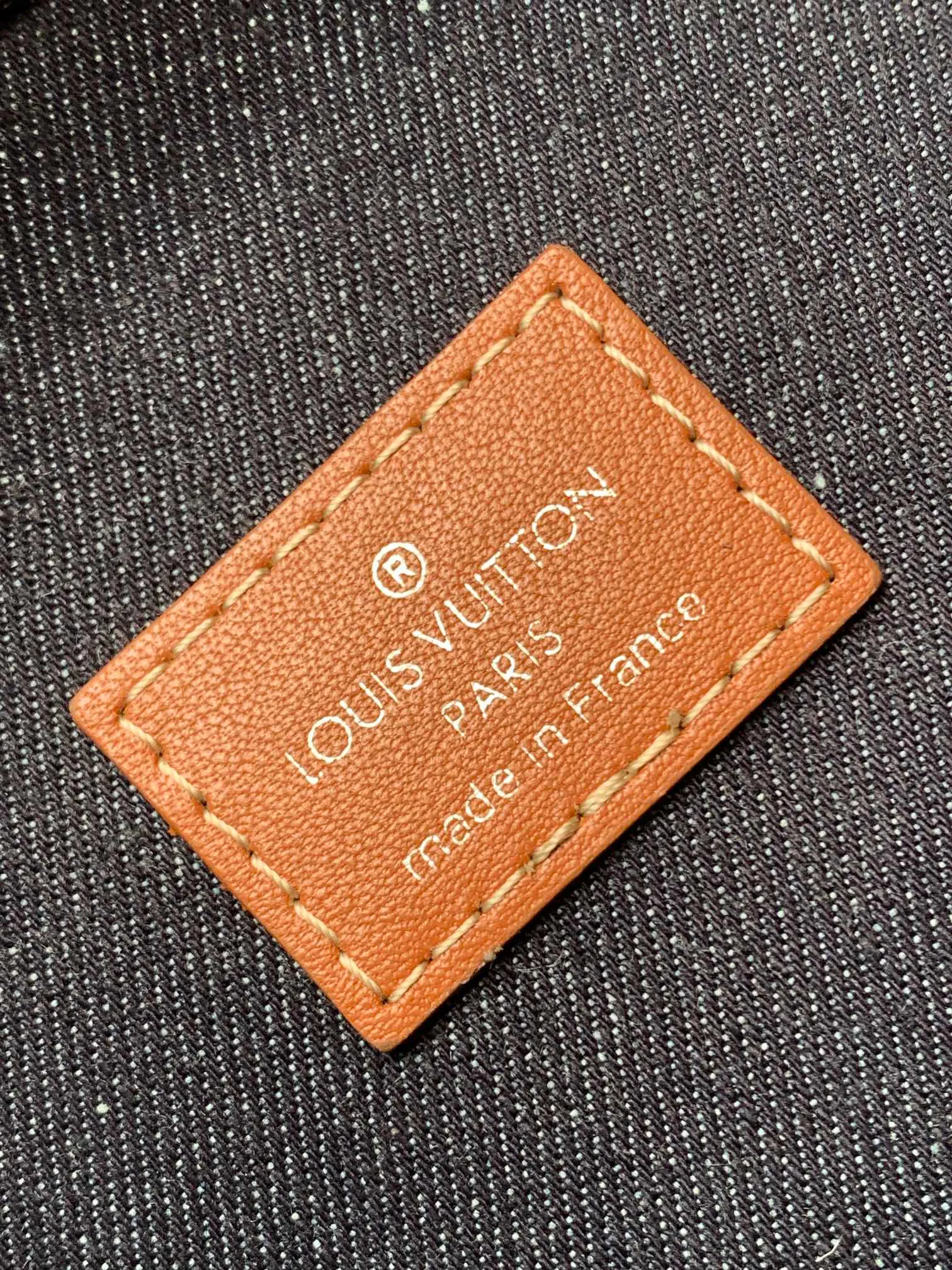 Women's Shoulder Bags LOUIS VUITTON 17948732