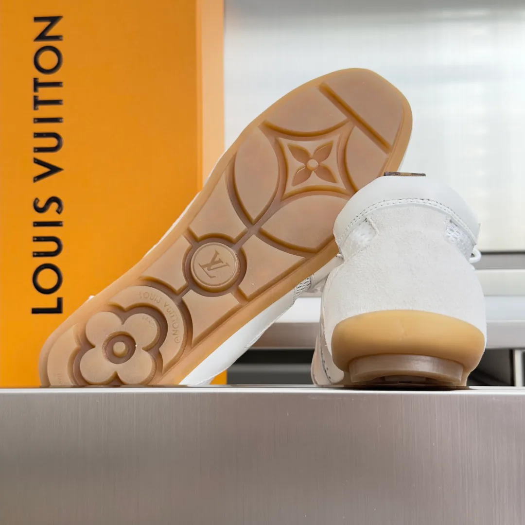 Women's Sneakers LOUIS VUITTON 17950620