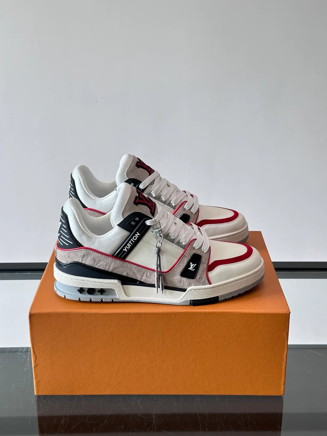 Women's Sneakers LOUIS VUITTON 17914078