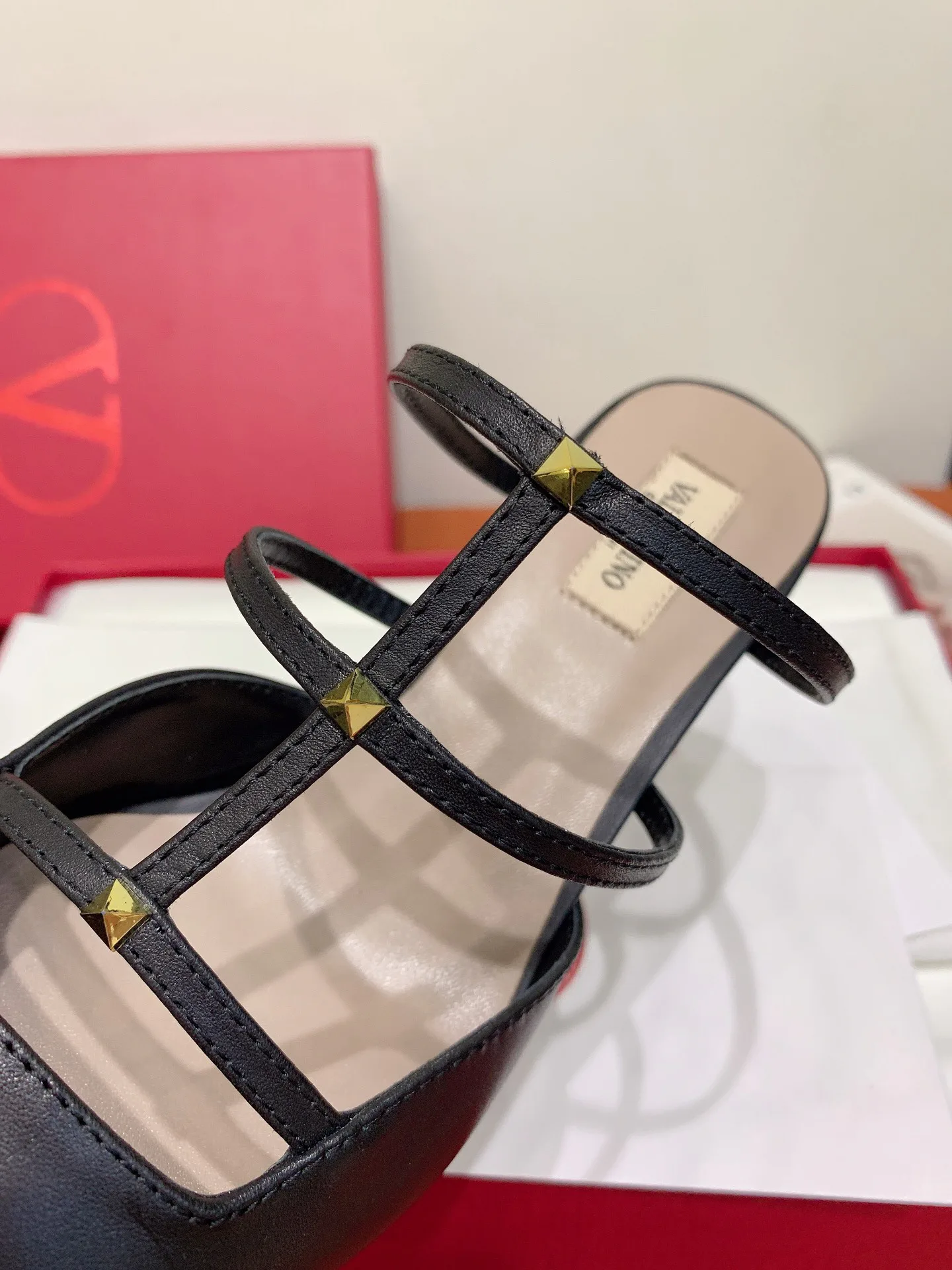 Women's Mules And Clogs VALENTINO 17963053
