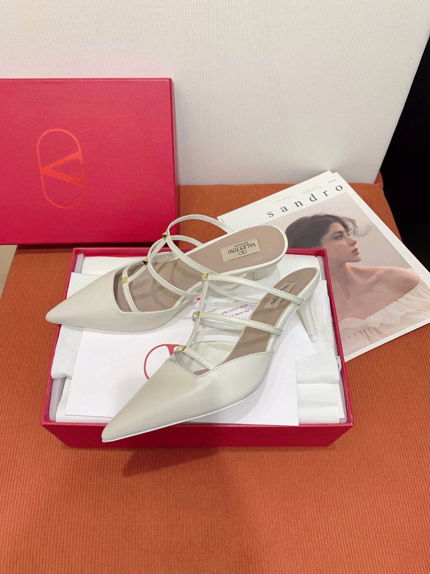 Women's Mules And Clogs VALENTINO 17963051