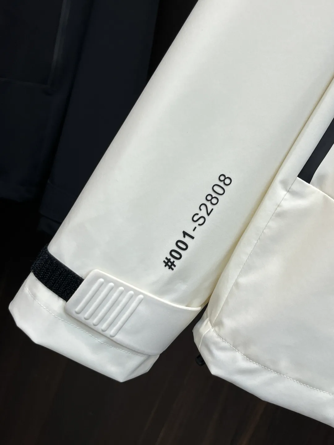 Куртки И Пуховики Мужские Moncler 18659510