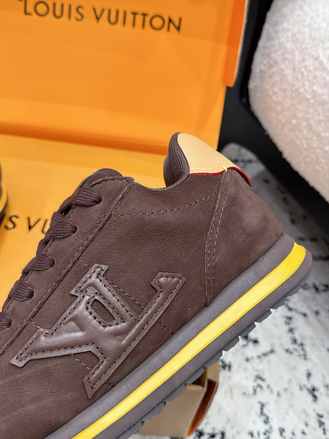 Women's Sneakers LOUIS VUITTON 18406459