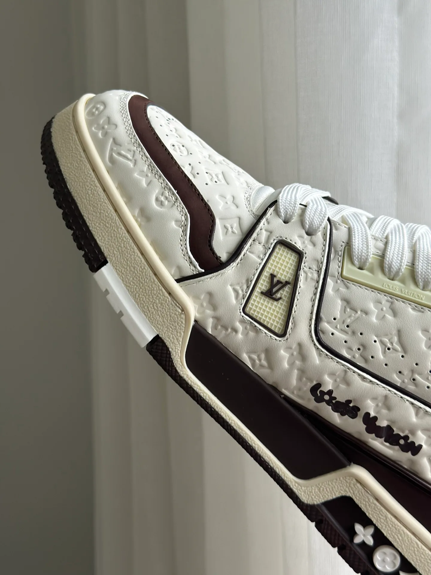 Women's Sneakers LOUIS VUITTON 18014116