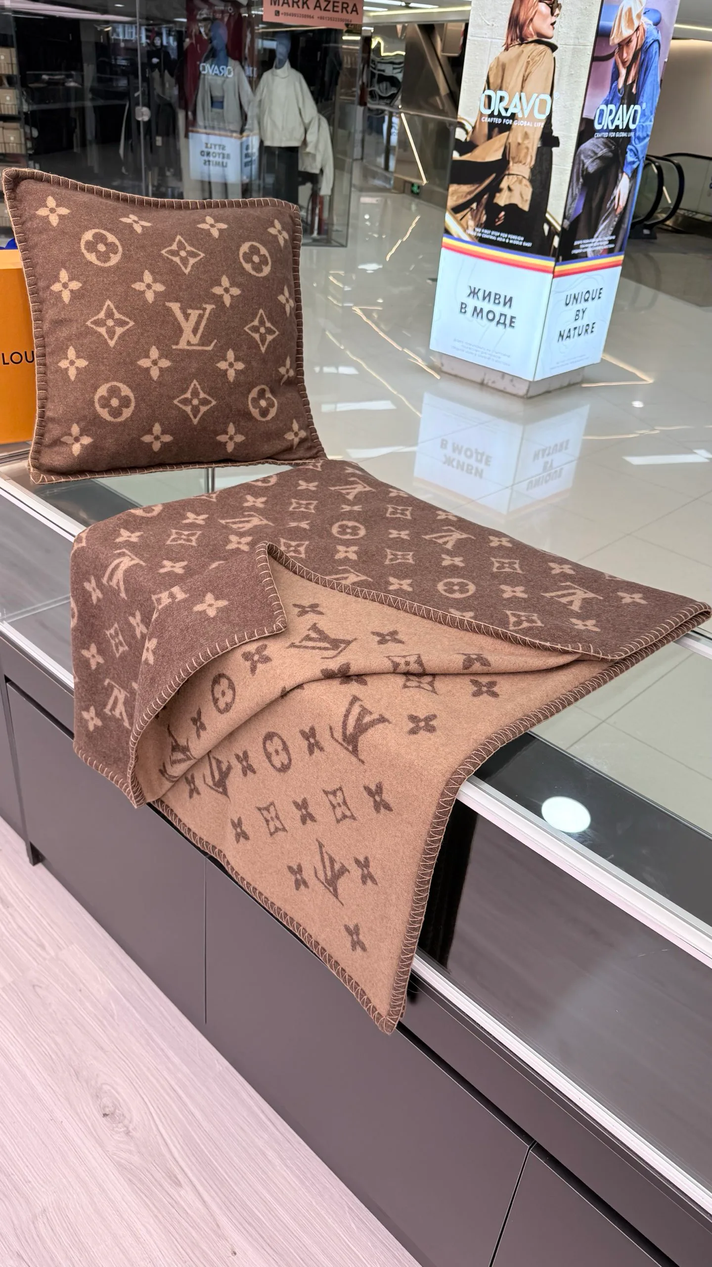 Textiles LOUIS VUITTON 18002645