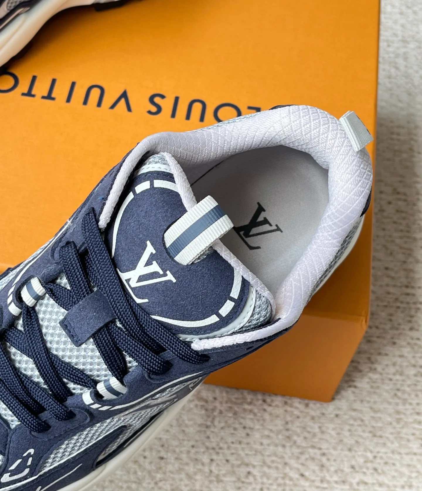 Men's Sneakers LOUIS VUITTON 17972108