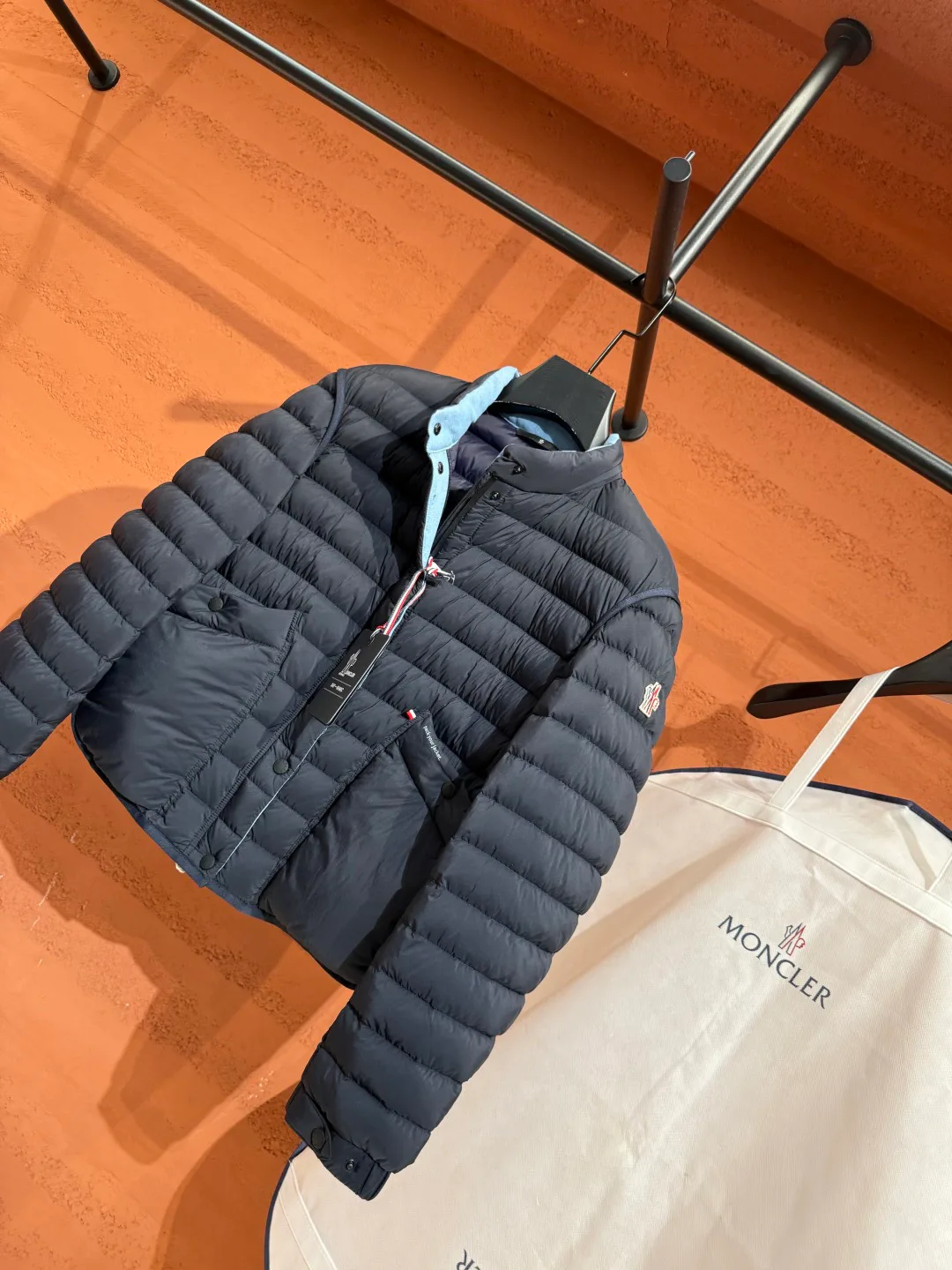 Women's Jackets And Down Jackets MONCLER 18048147
