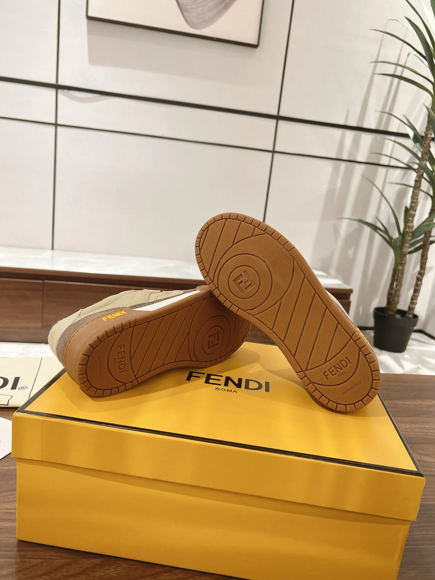 Women's Sneakers FENDI 18219593
