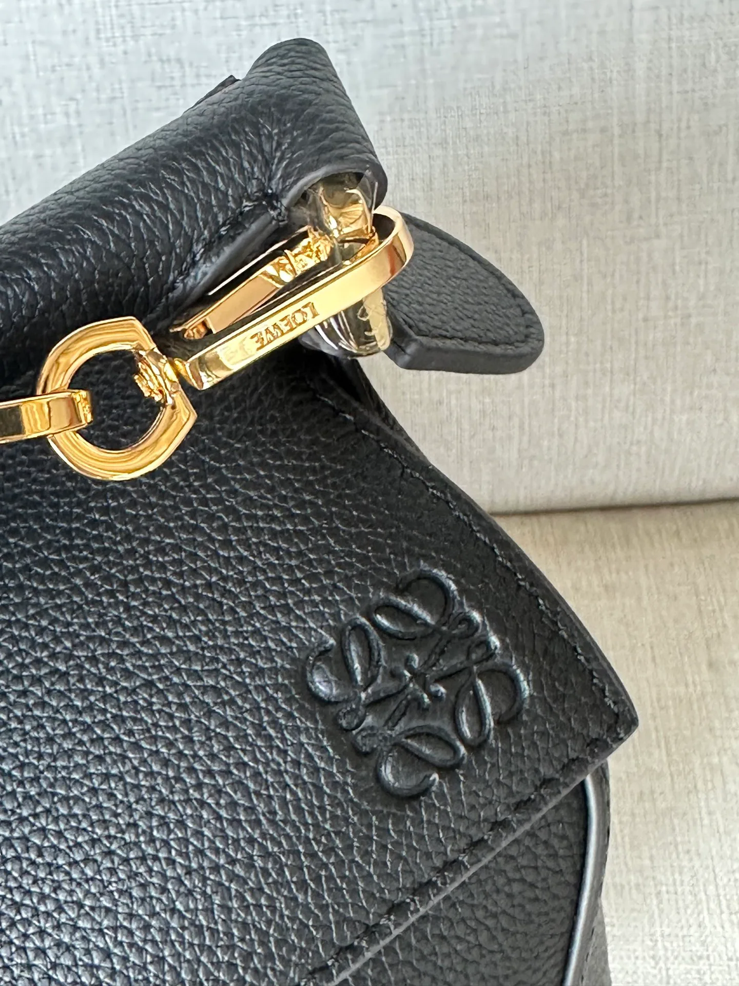 Women's Classic Handbags LOEWE 17303173