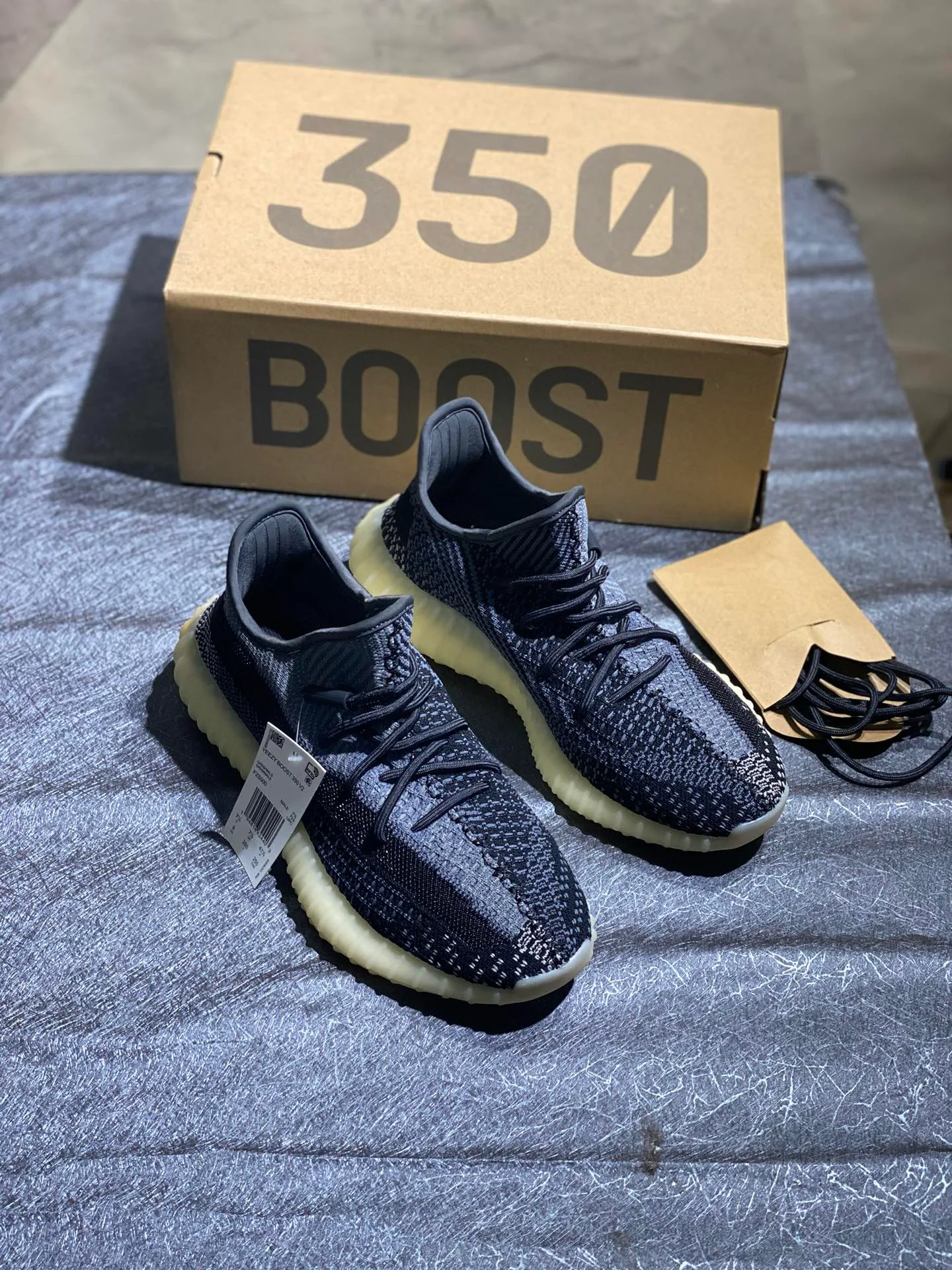 Women's Sneakers YEEZY 17326251