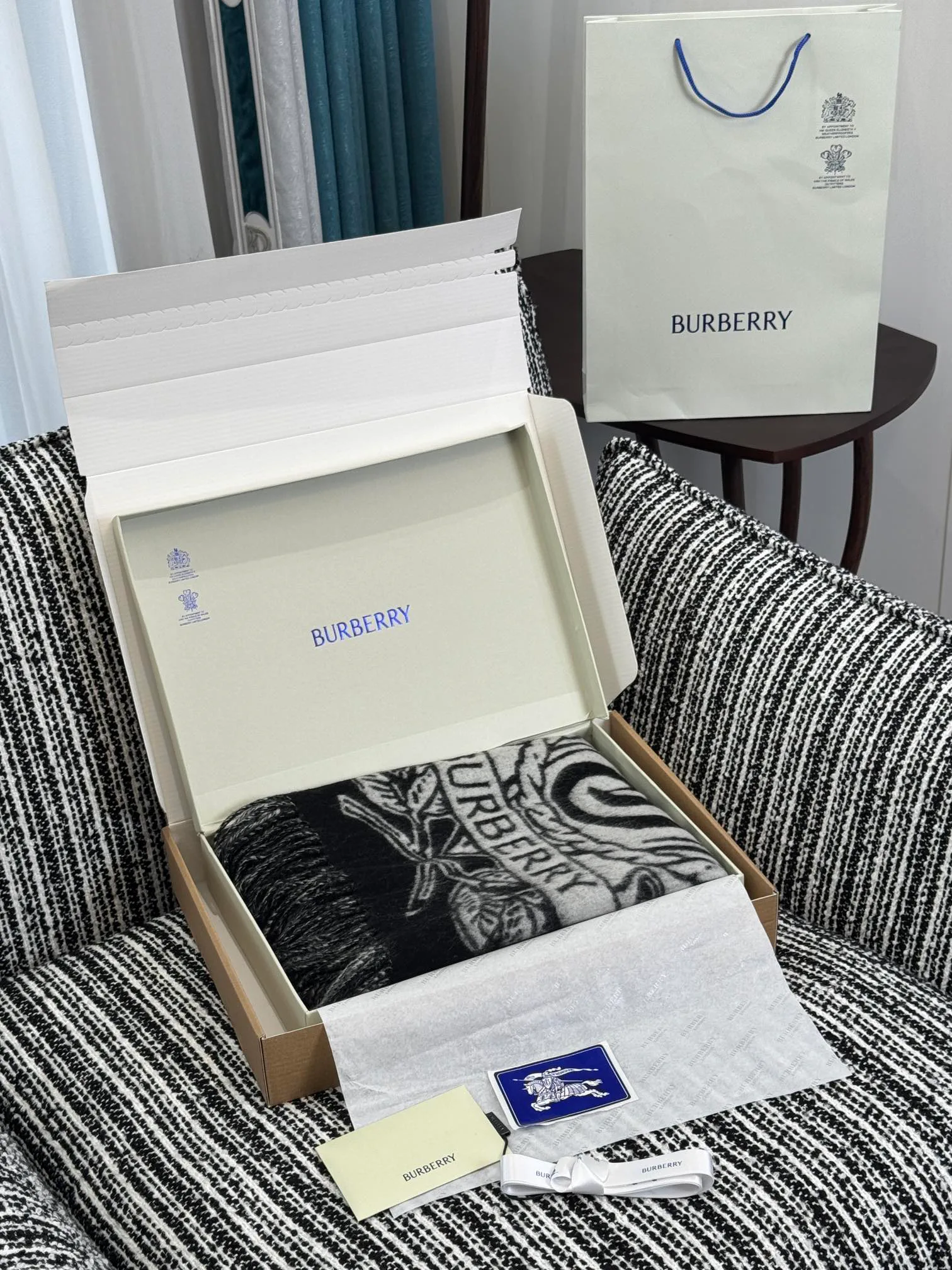 Scarves BURBERRY 18287428