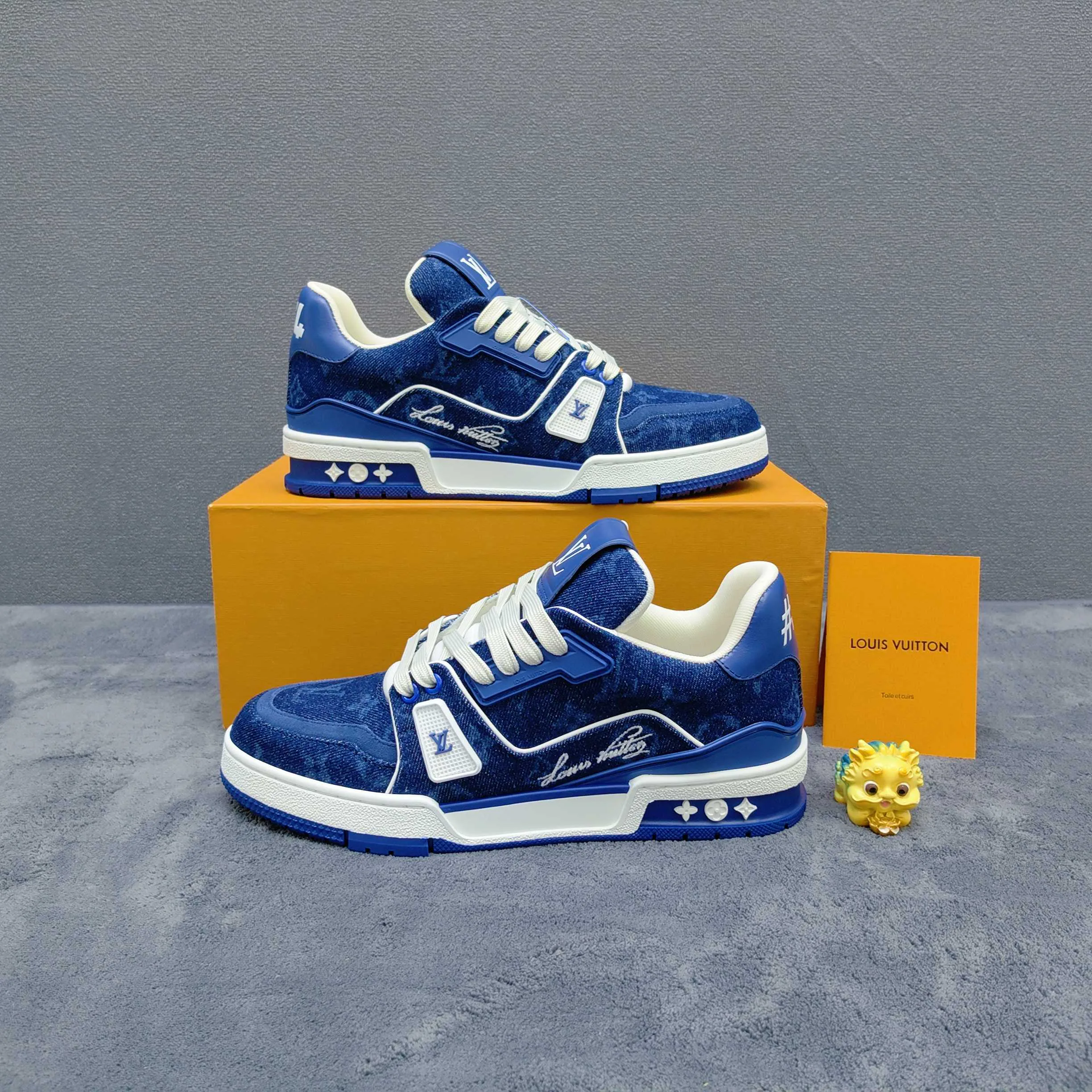 Women's Sneakers LOUIS VUITTON 17957146