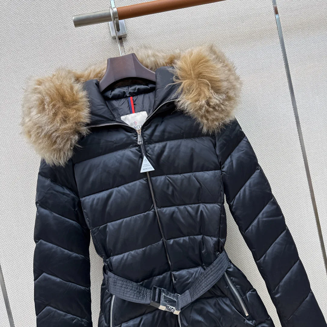 Women's Jackets And Down Jackets MONCLER 18506475