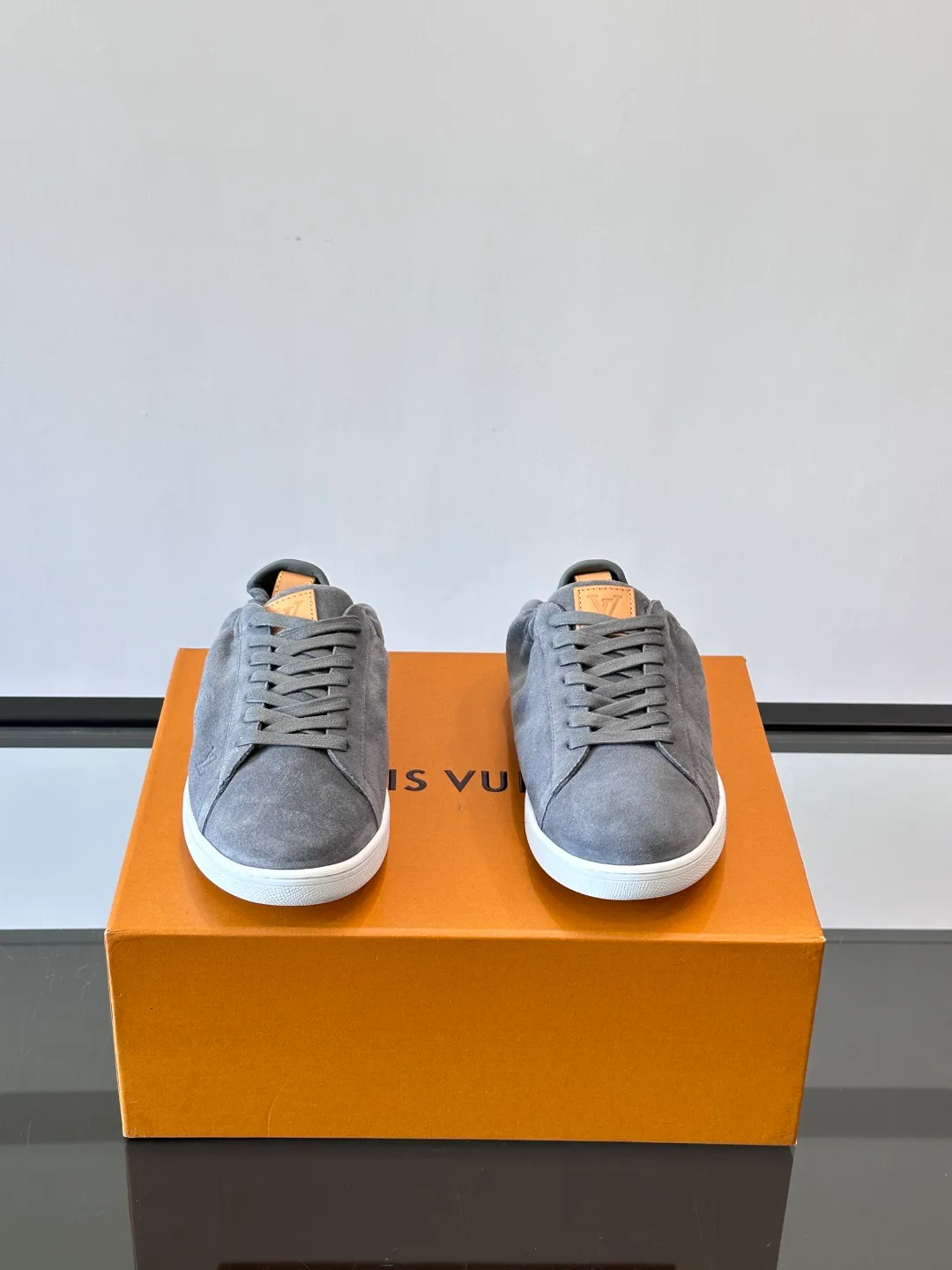 Men's Sneakers LOUIS VUITTON 18263694