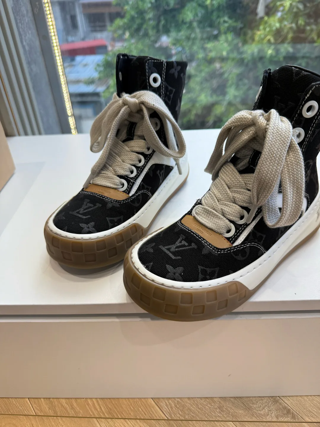 Women's Sneakers LOUIS VUITTON 16991430