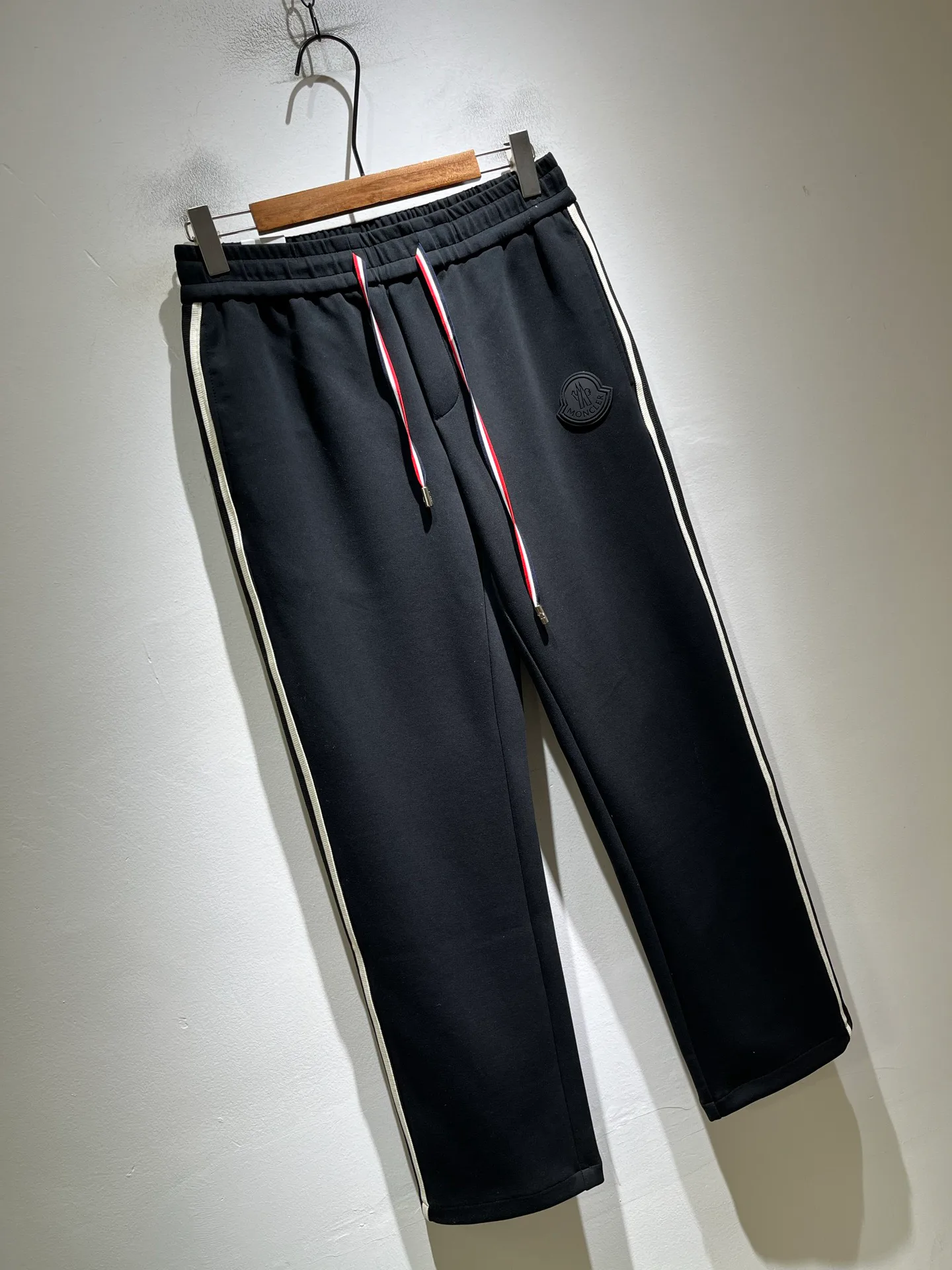 Men's Trousers MONCLER 18343128