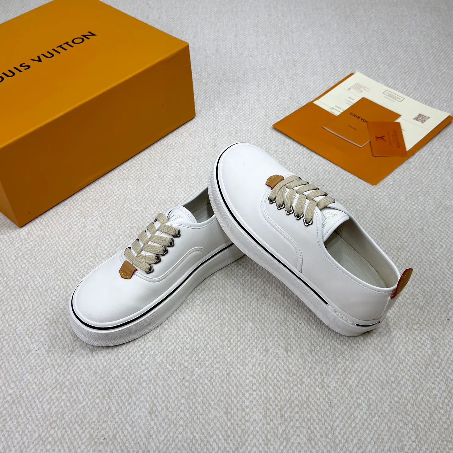 Men's Sneakers LOUIS VUITTON 18365134