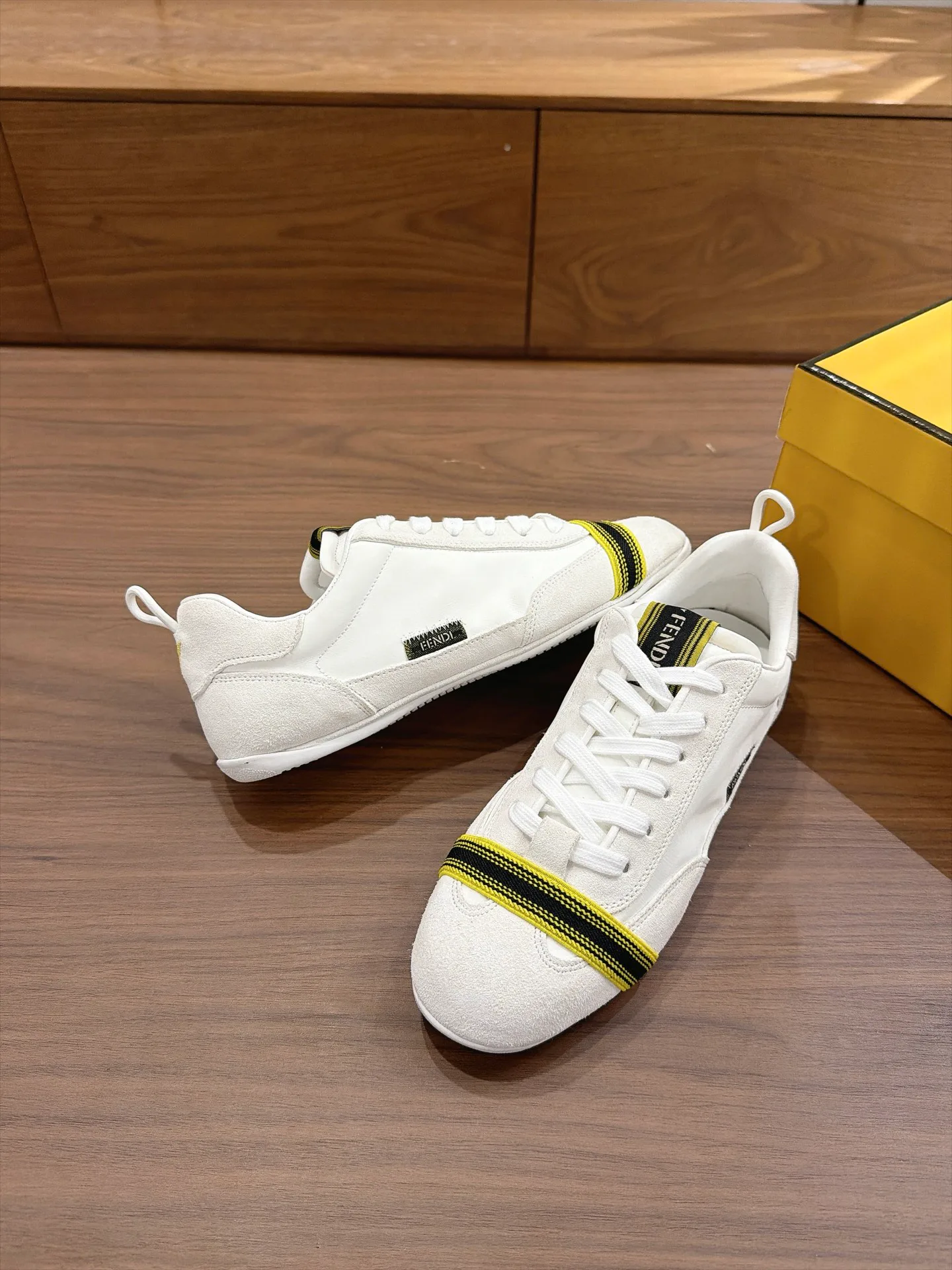 Women's Sneakers FENDI 18373648