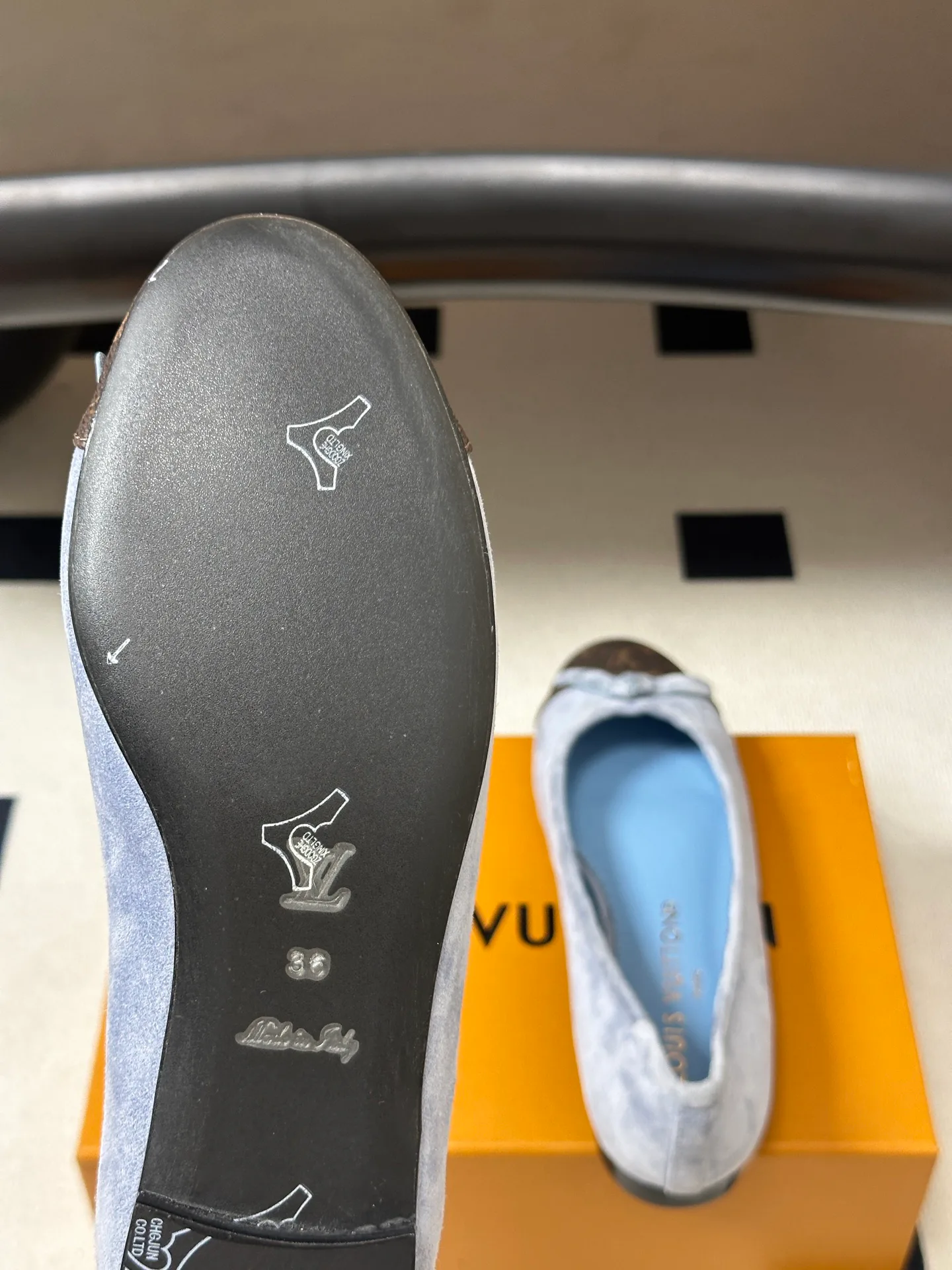 Women's Ballet Flats LOUIS VUITTON 18049406