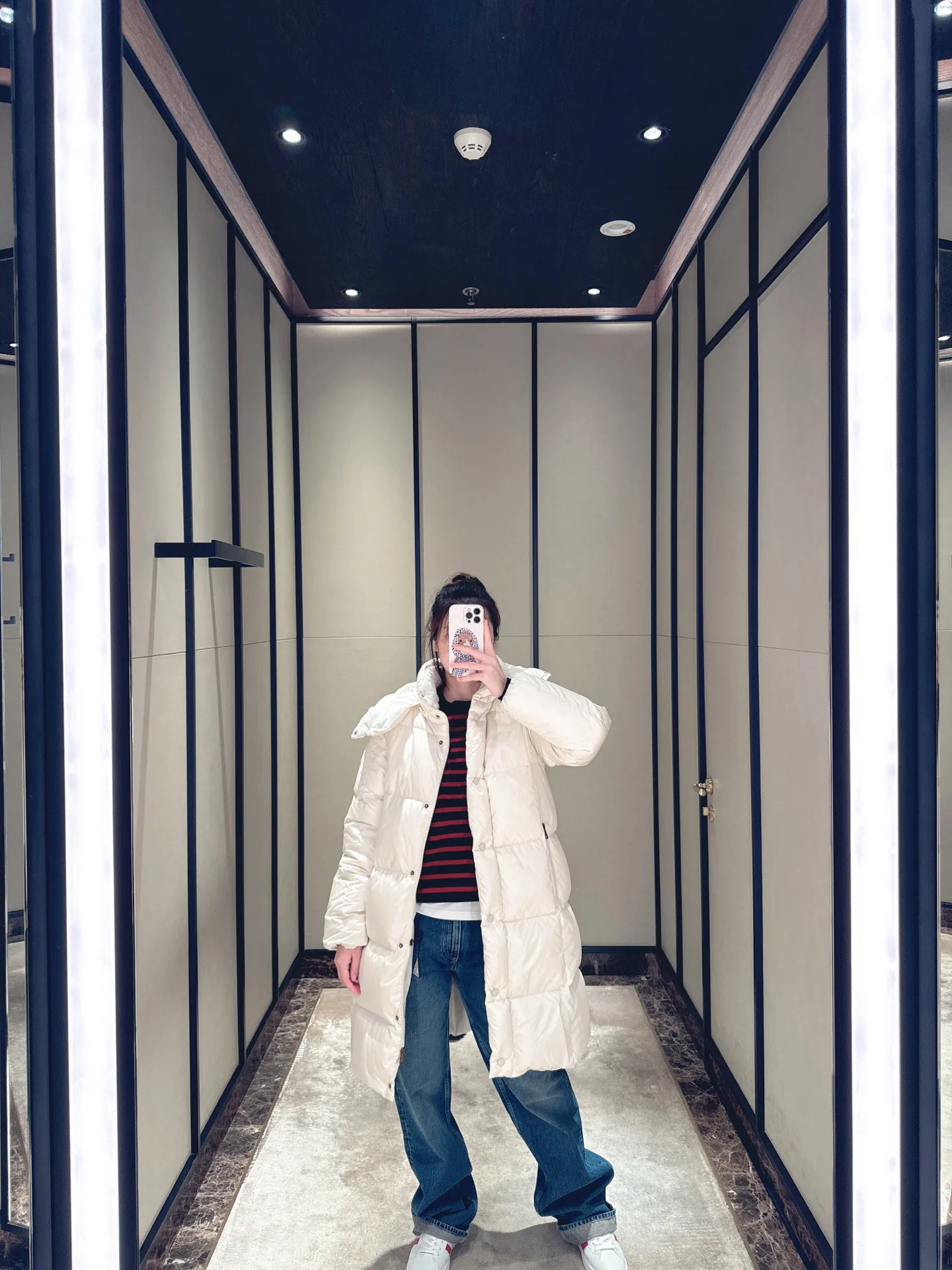 Women's Jackets And Down Jackets MONCLER 18168818