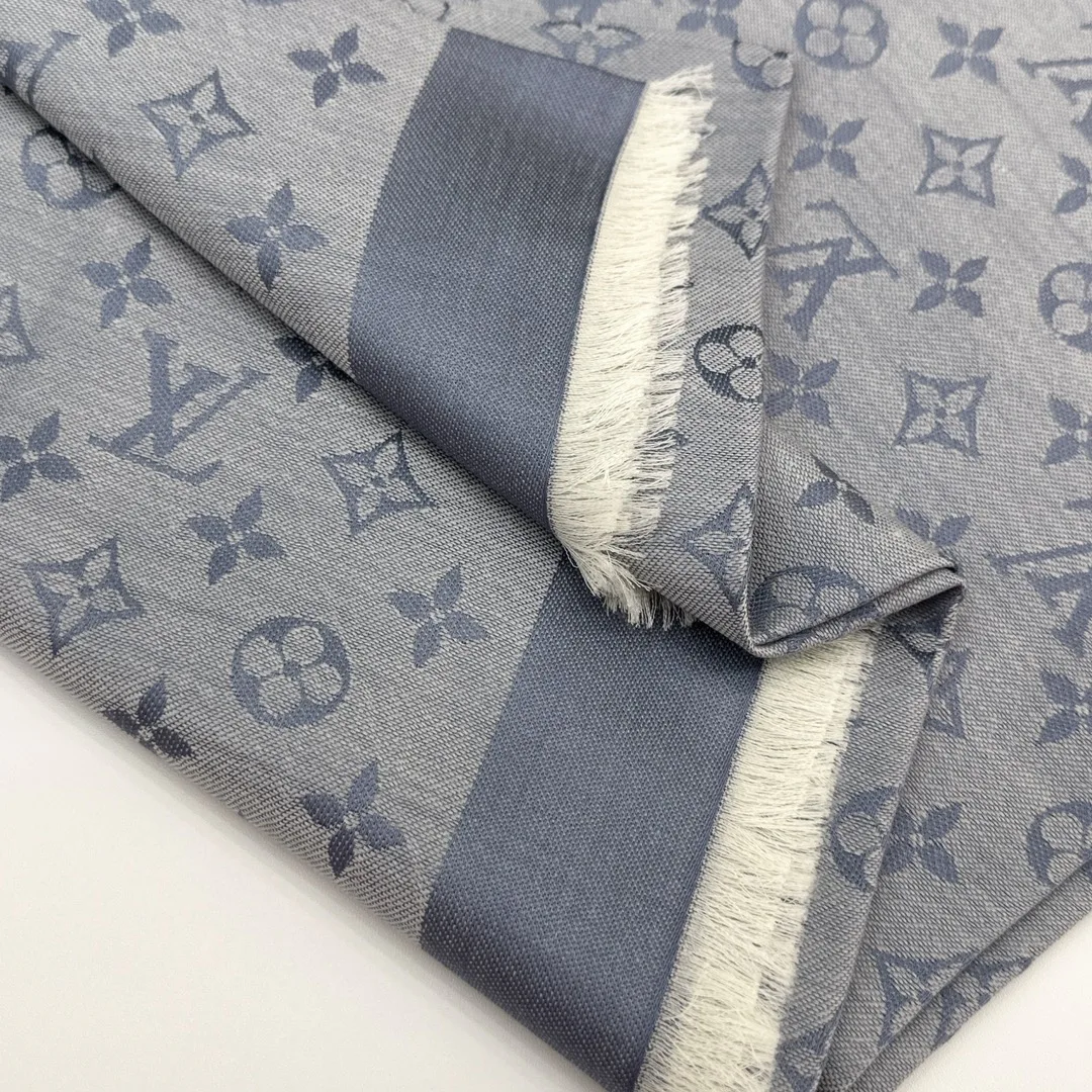 Scarves LOUIS VUITTON 17905172
