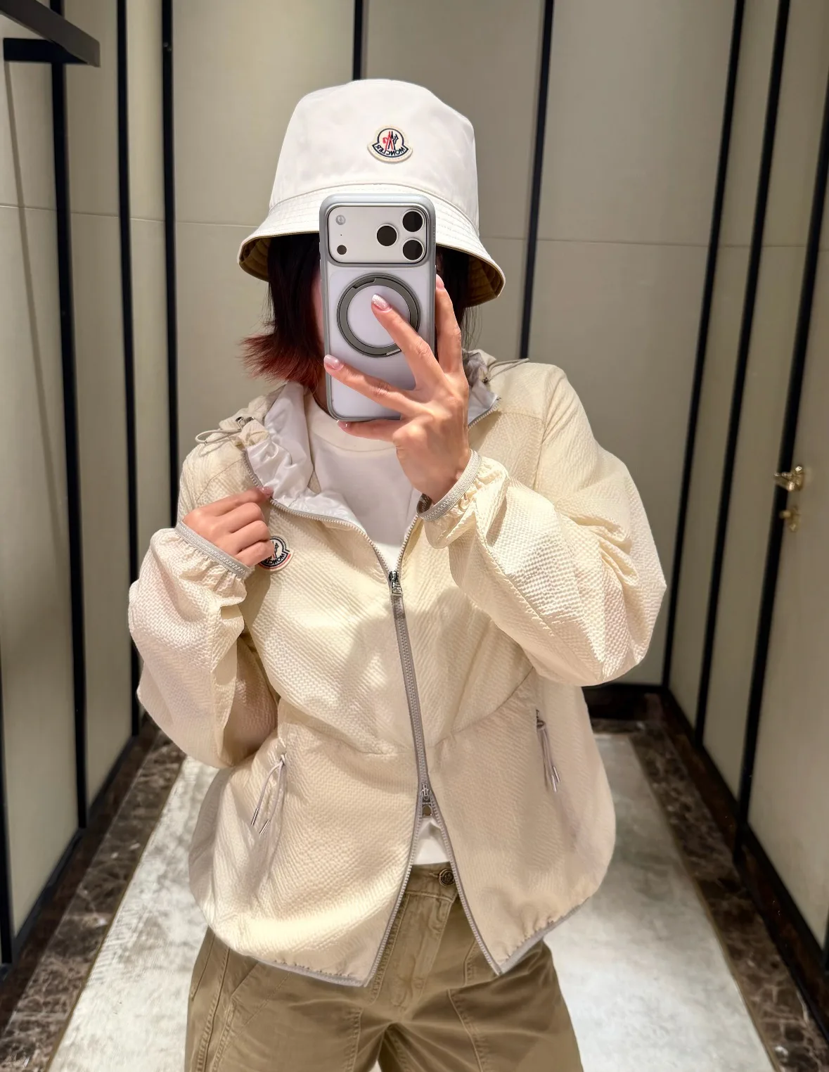 Women's Jackets And Down Jackets MONCLER 17567580
