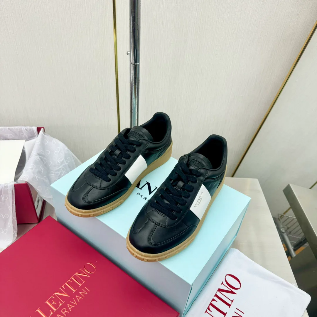 Women's Sneakers VALENTINO 17955033