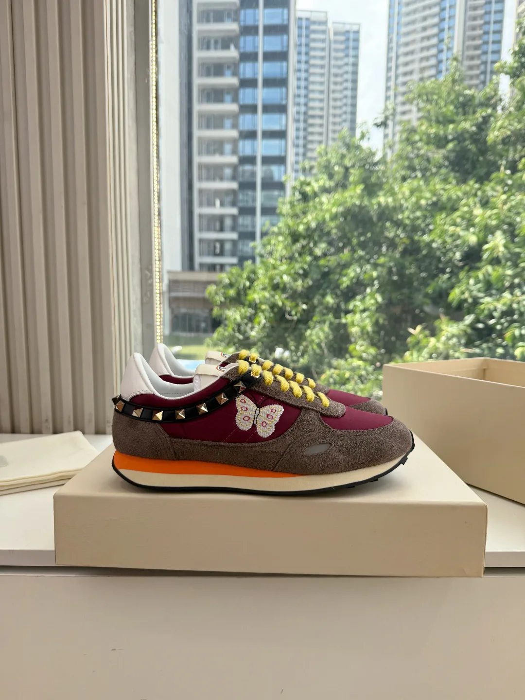 Women's Sneakers VALENTINO 18053444