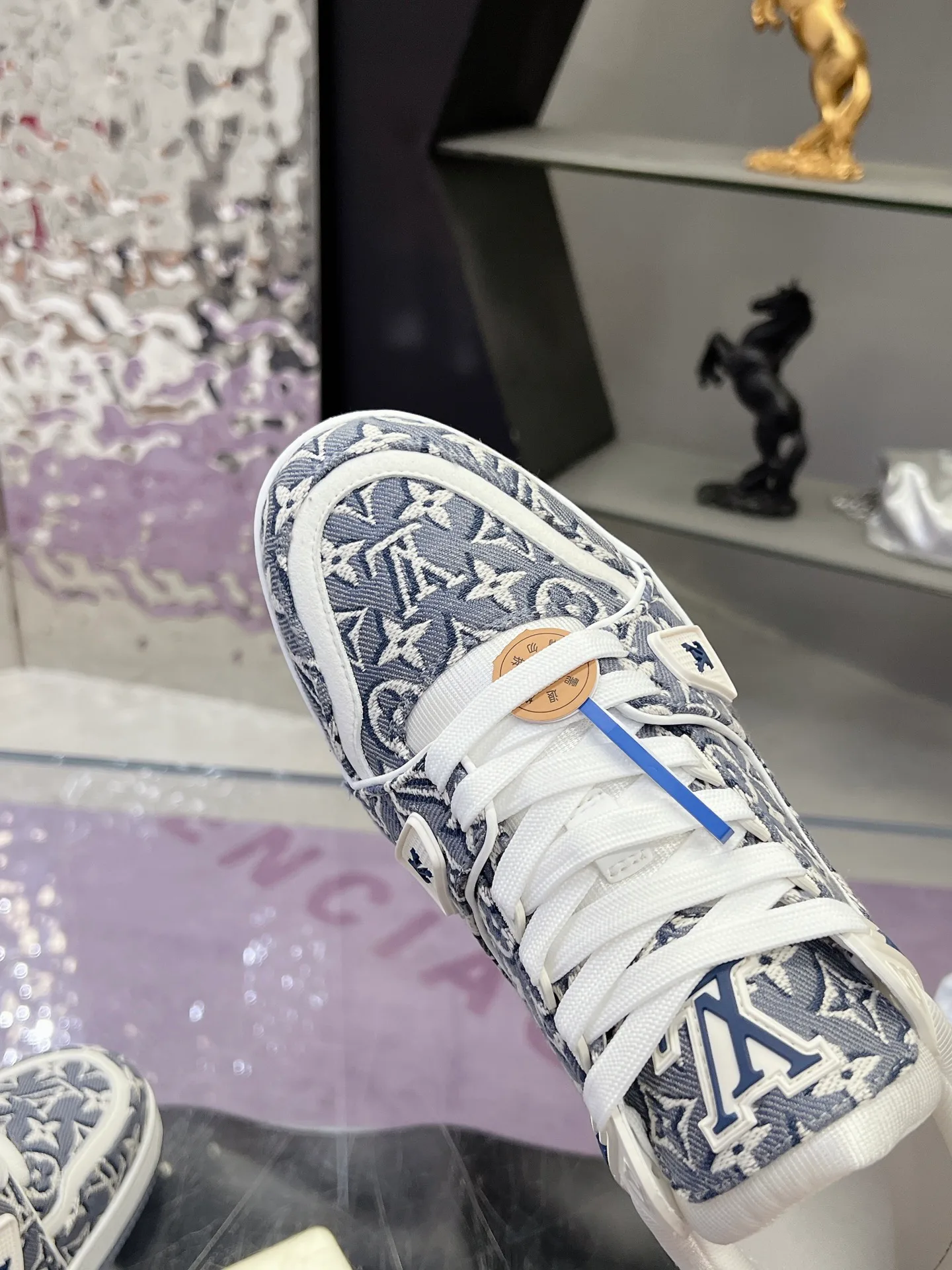Women's Sneakers LOUIS VUITTON 17368600