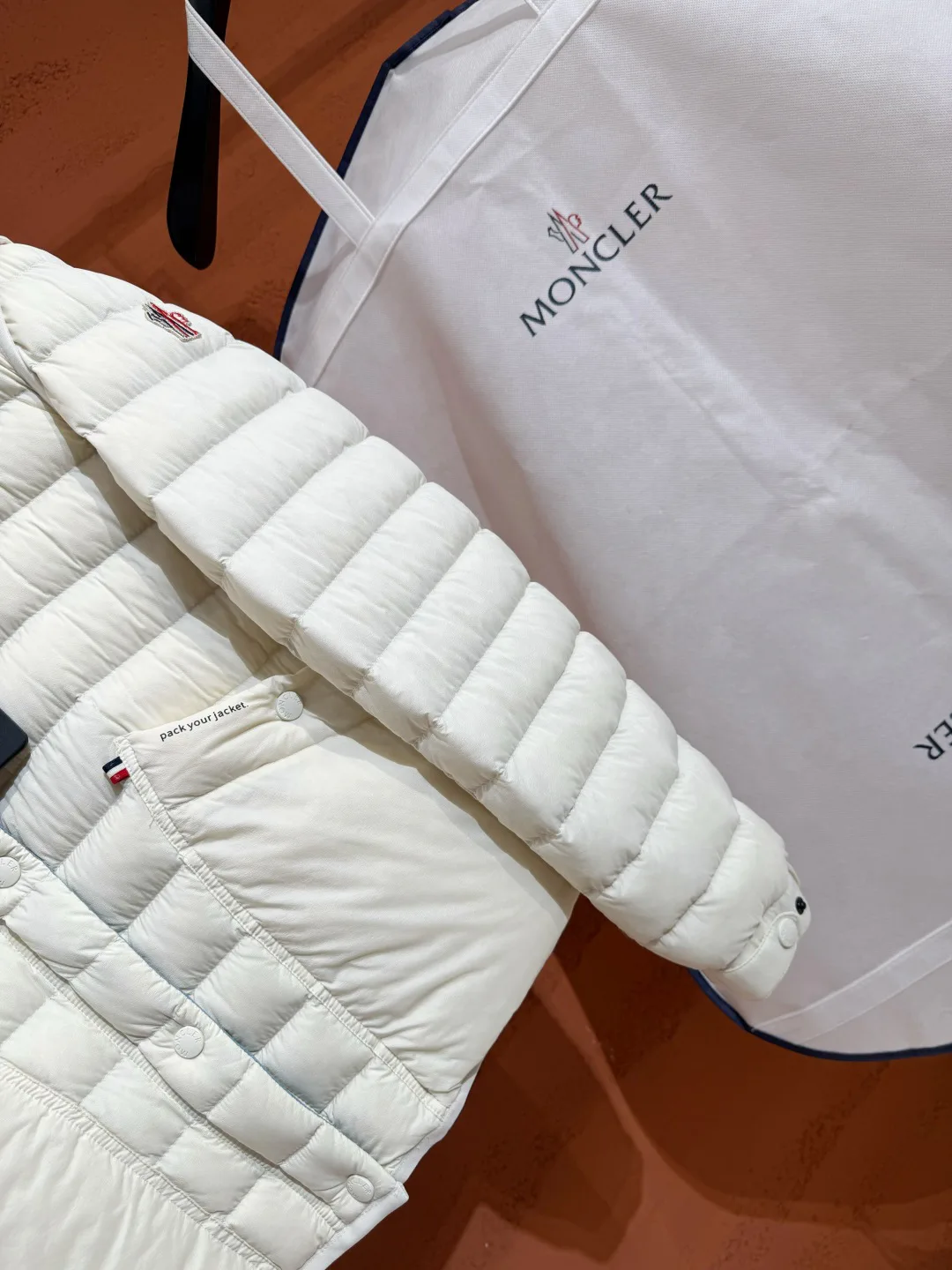 Women's Jackets And Down Jackets MONCLER 18048160