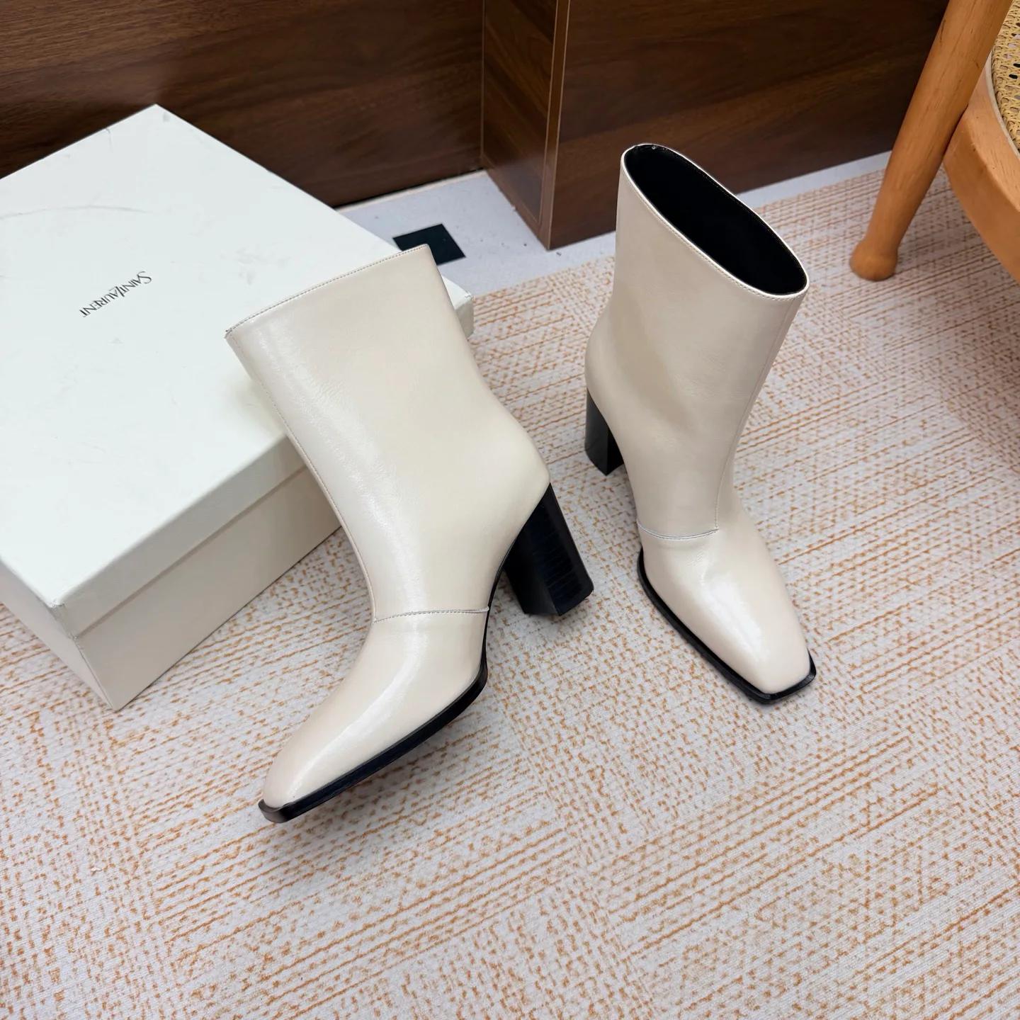 Women's Booties SAINT LAURENT 18104624