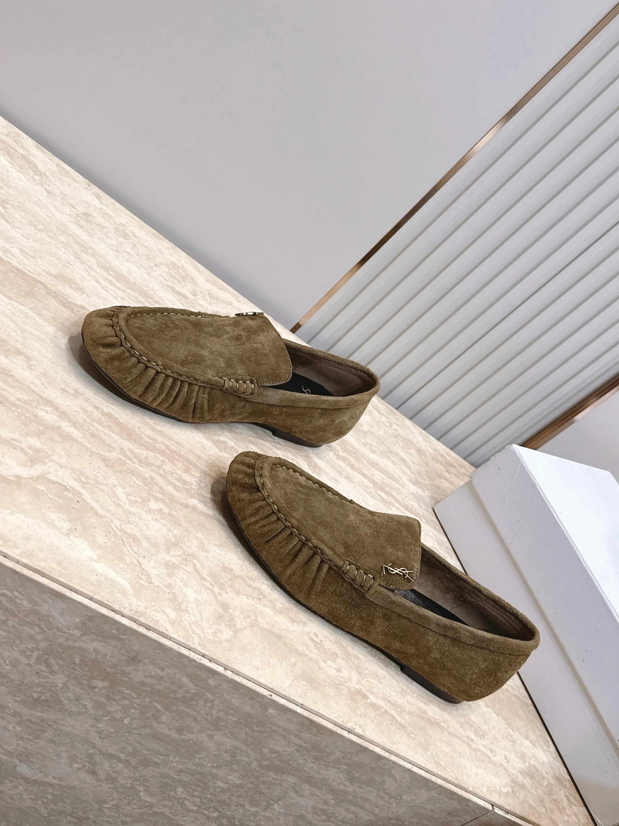 Women's Loafers And Moccasins SAINT LAURENT 17701338