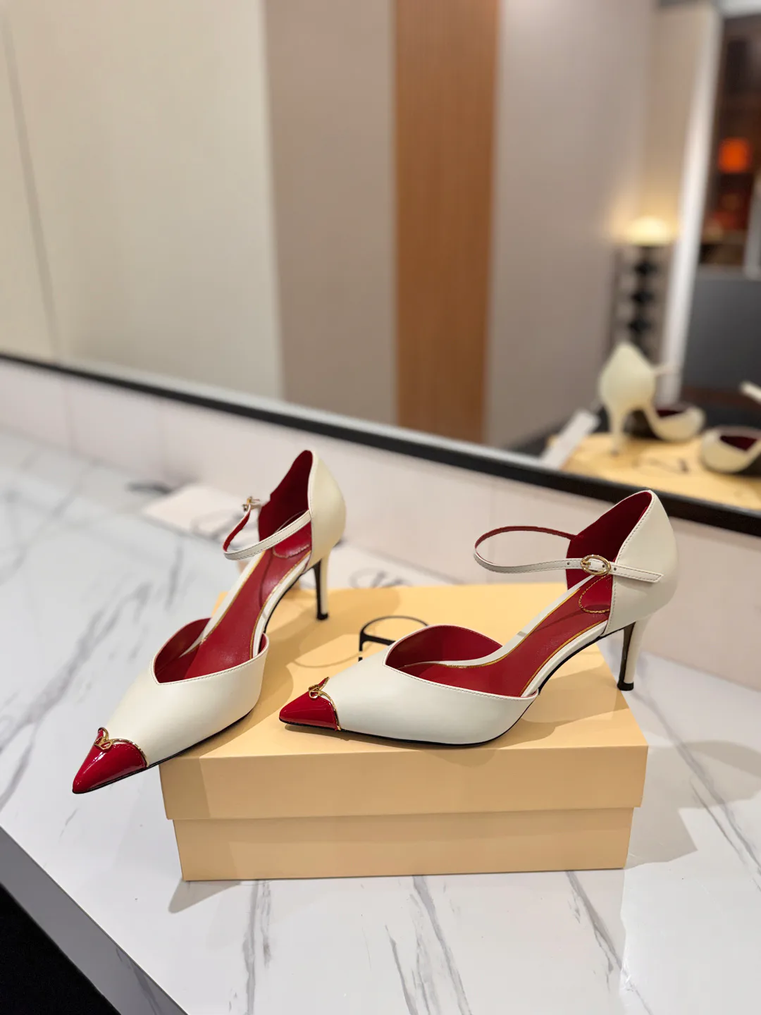 Women's Open-Toe Sandals VALENTINO 18134971