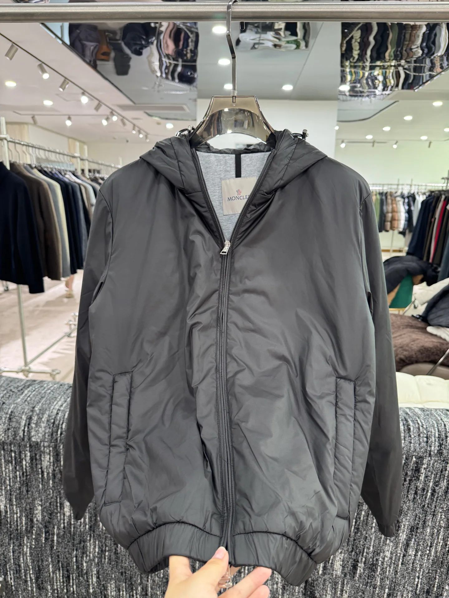 Men's Jackets And Down Jackets MONCLER 18084260