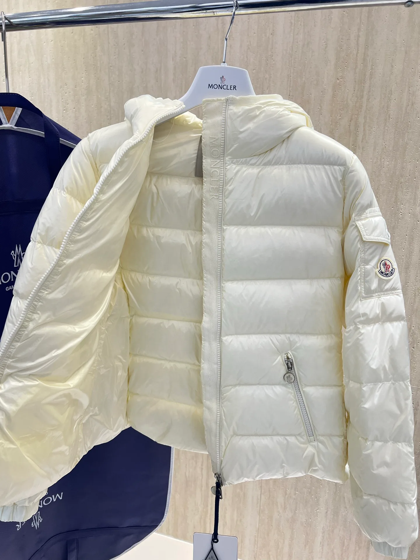 Men's Jackets And Down Jackets MONCLER 18231421