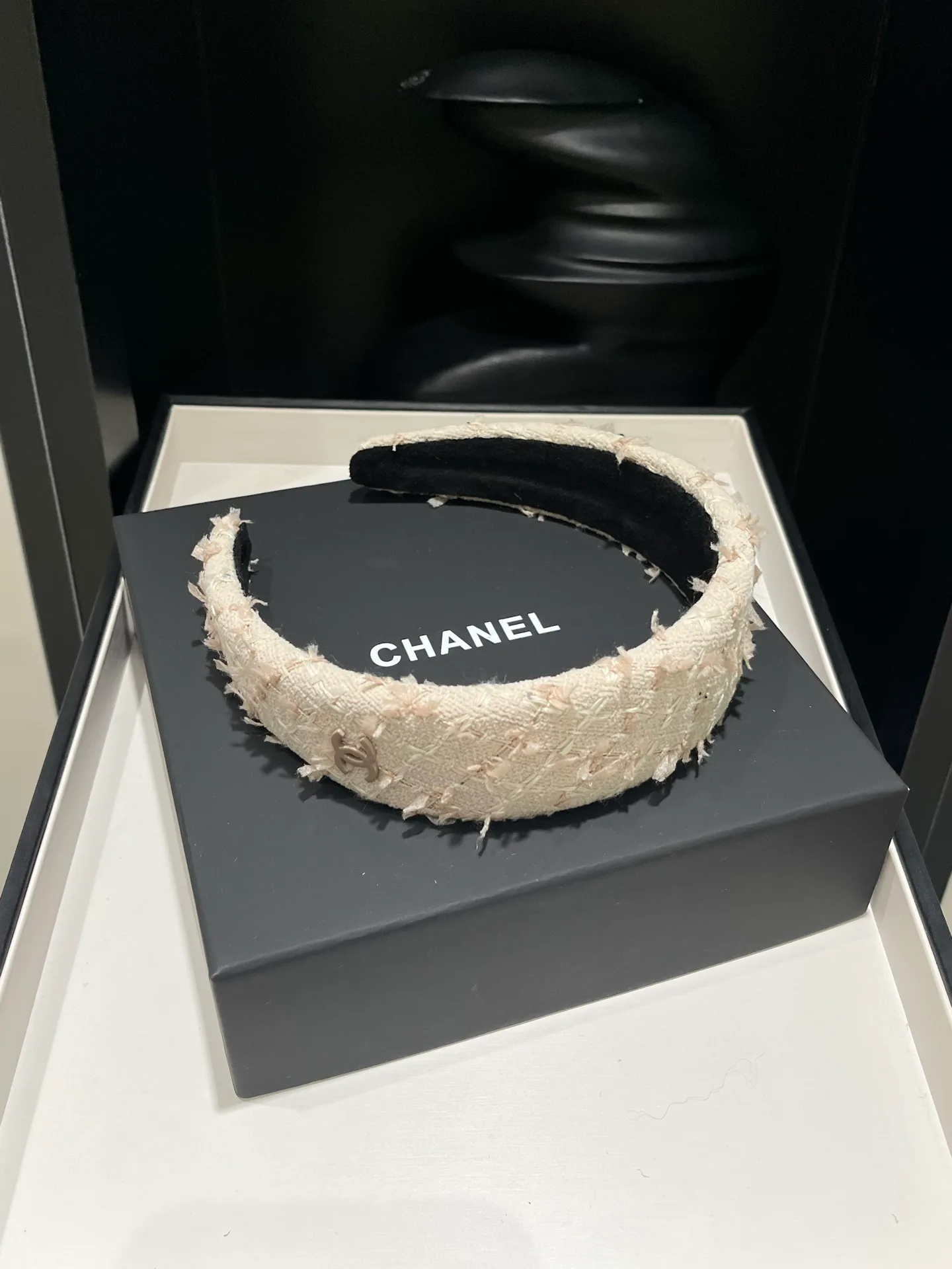 Hats CHANEL 17643125