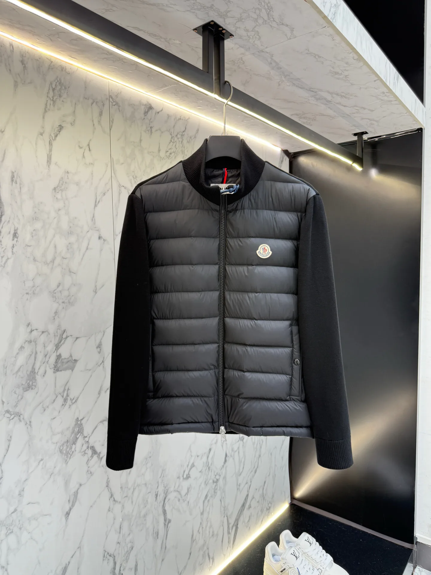 Men's Jackets And Down Jackets MONCLER 18480842