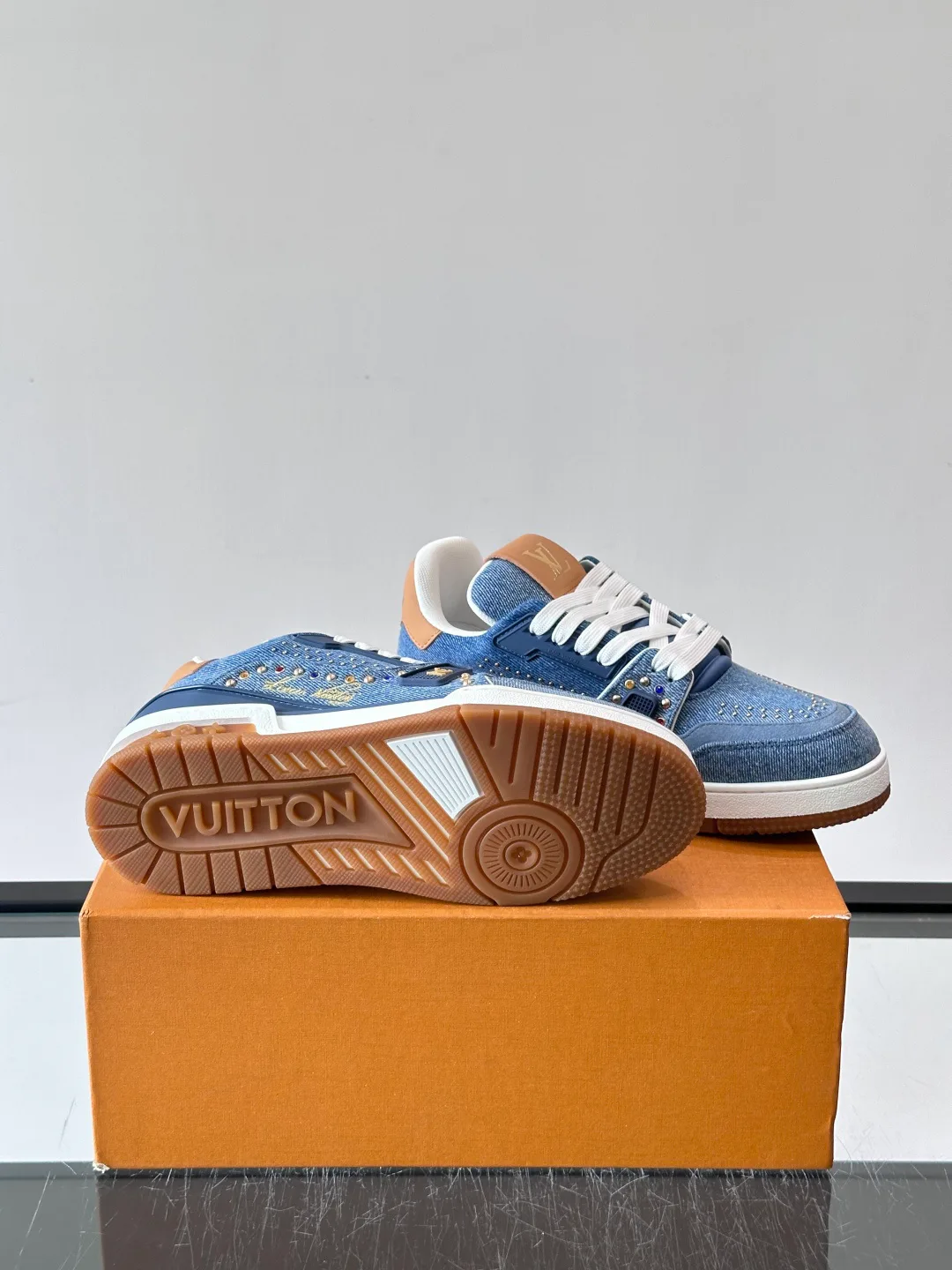 Women's Sneakers LOUIS VUITTON 17638790
