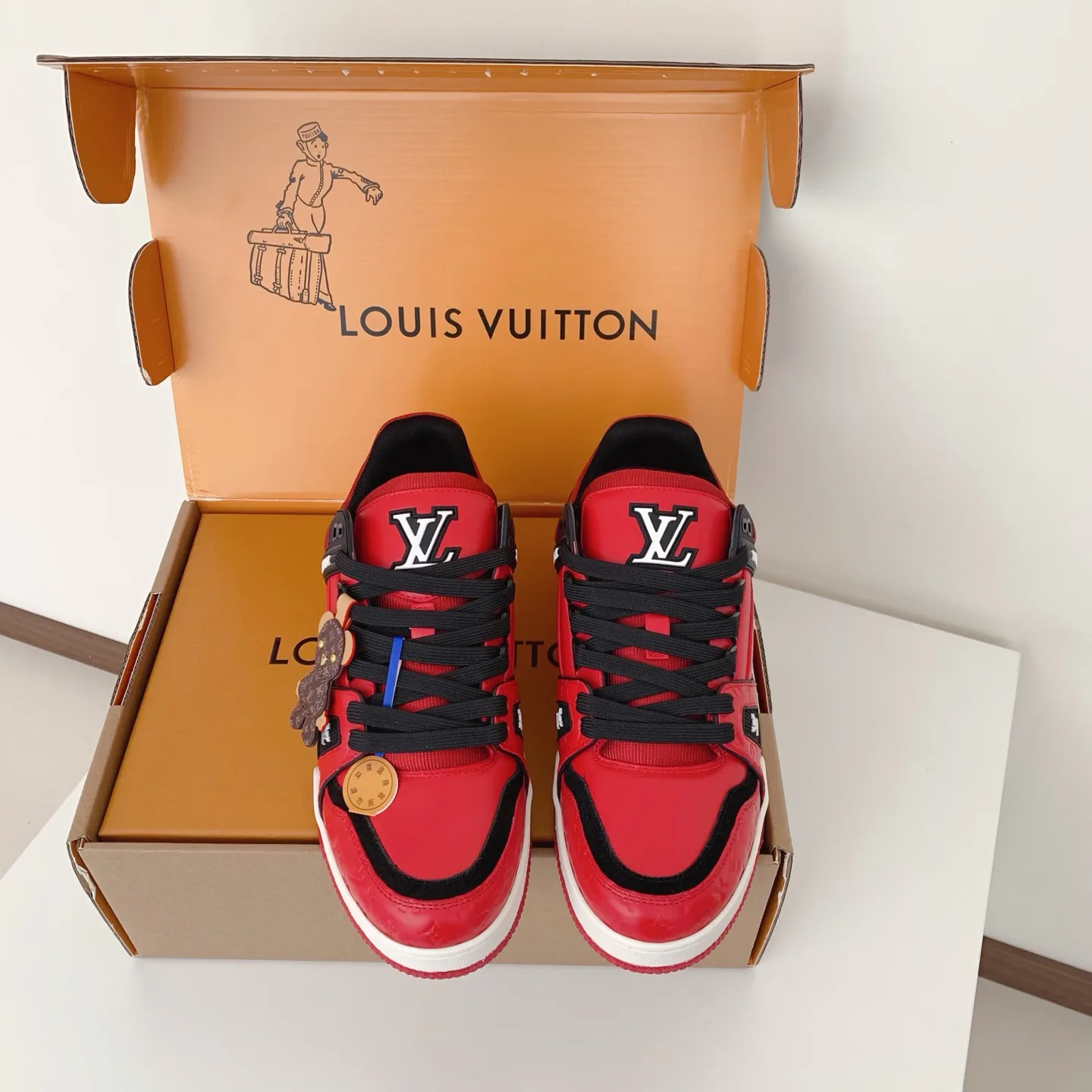 Women's Sneakers LOUIS VUITTON 18258382