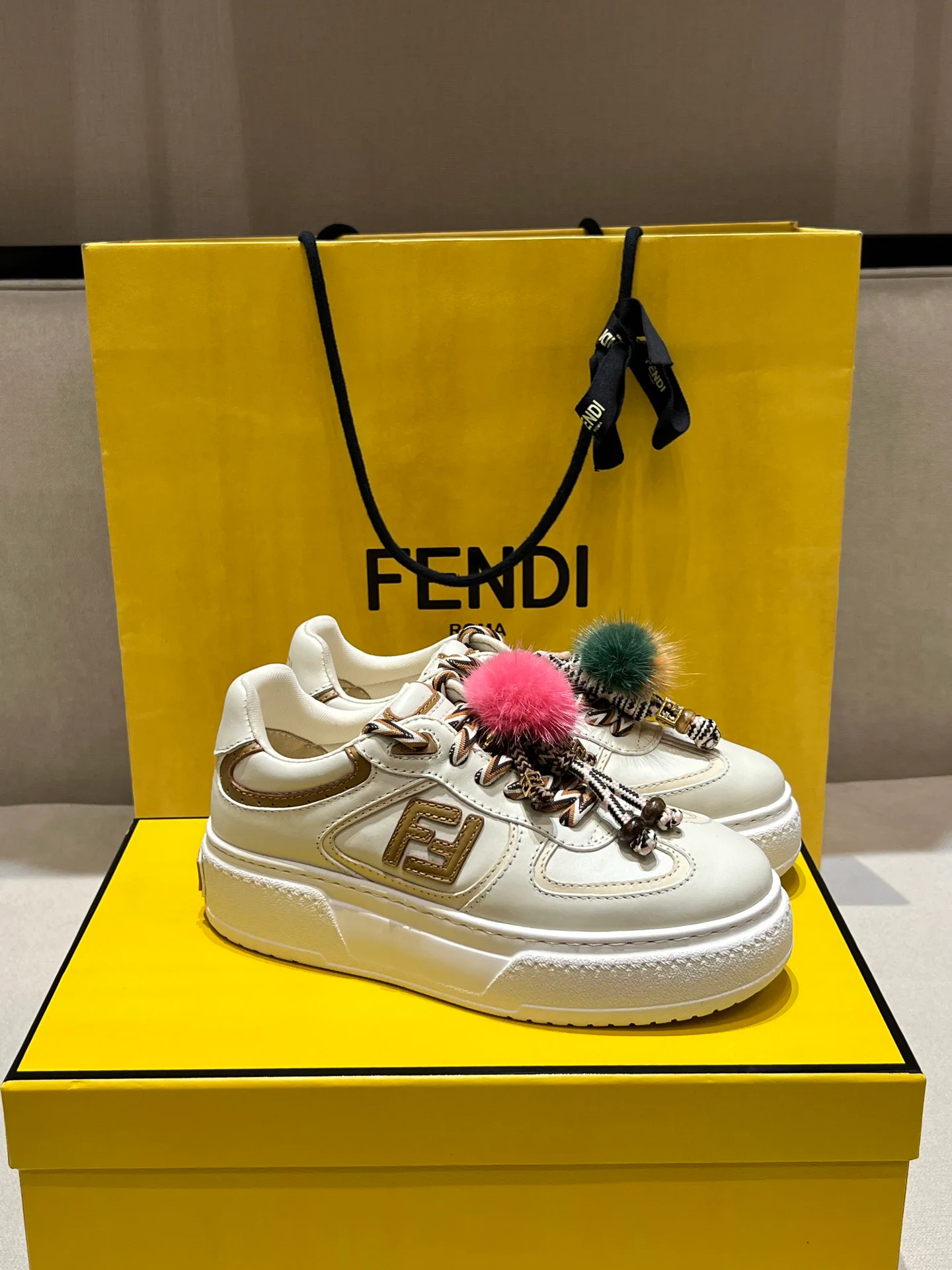 Women's Sneakers FENDI 18020642
