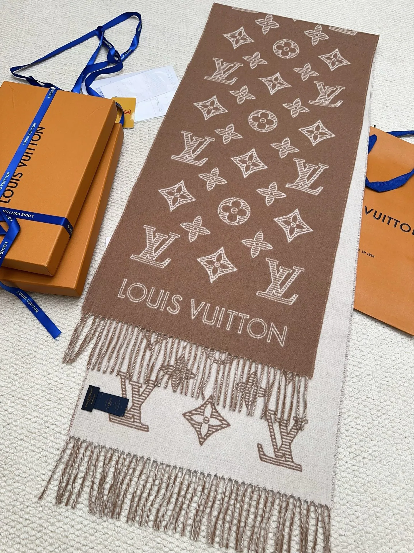 Scarves LOUIS VUITTON 18275093
