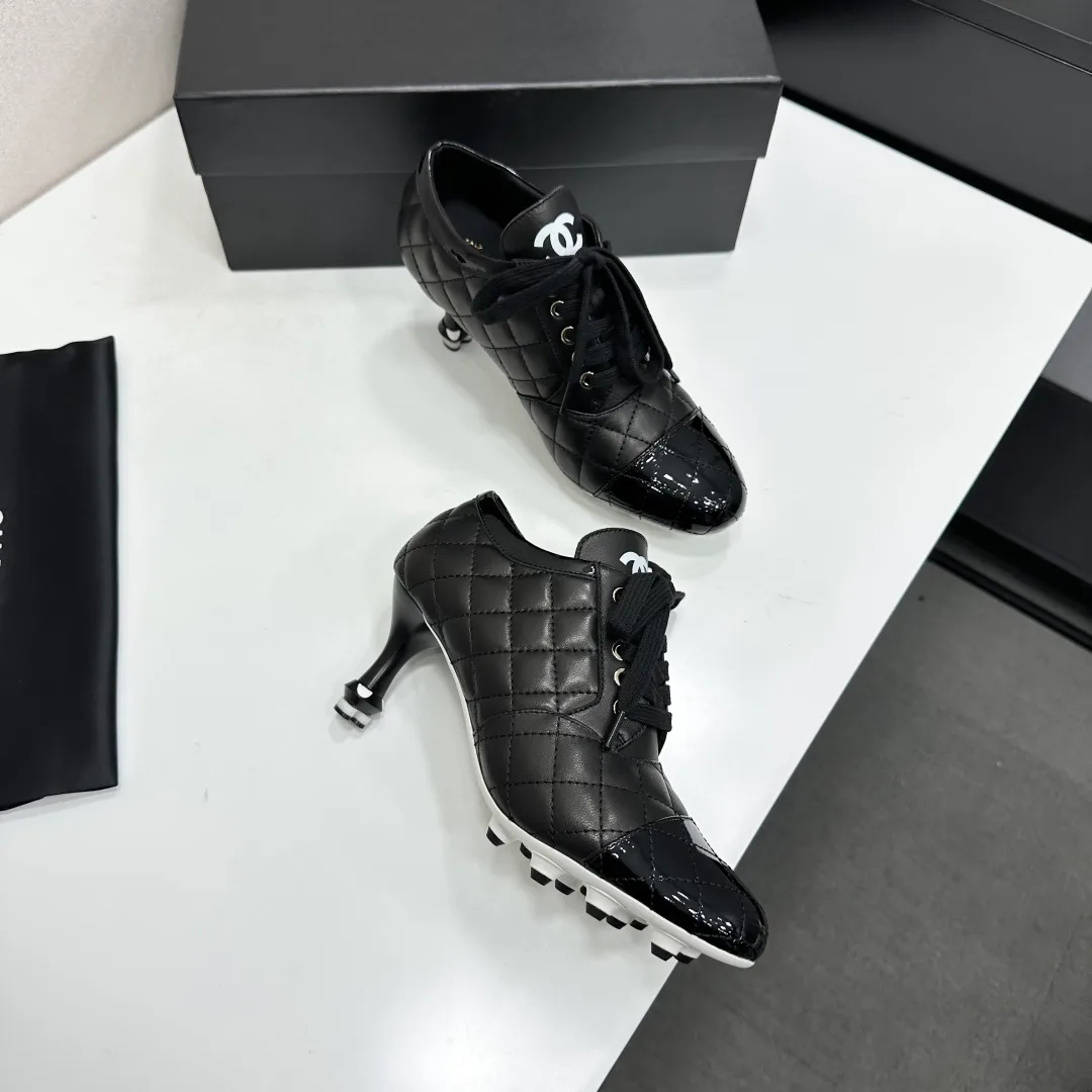 Women's Sneakers CHANEL 18436127