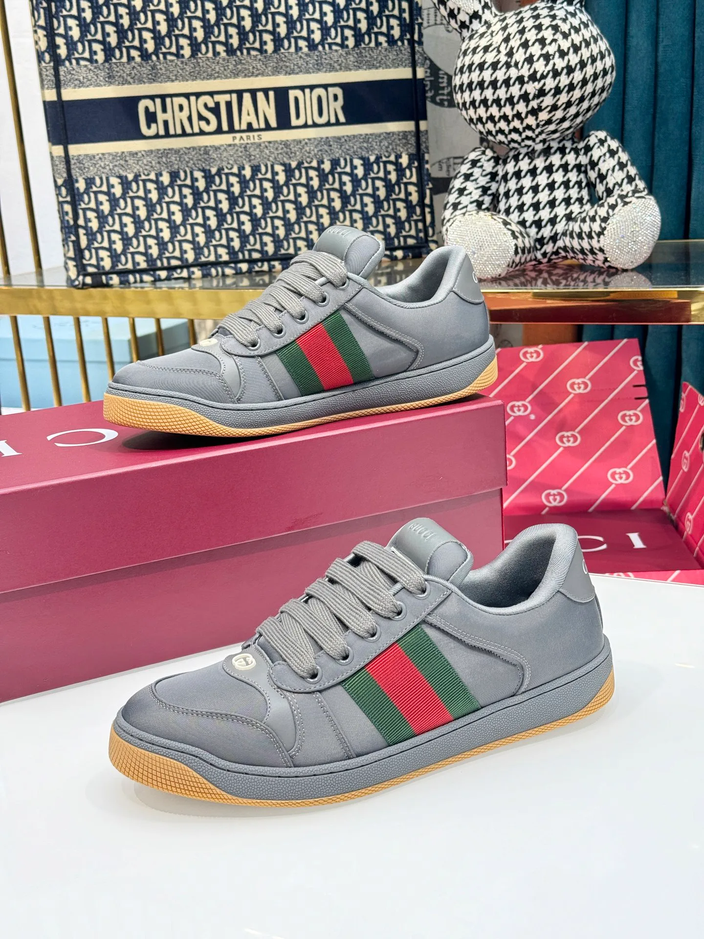 Women's Sneakers GUCCI 17946879