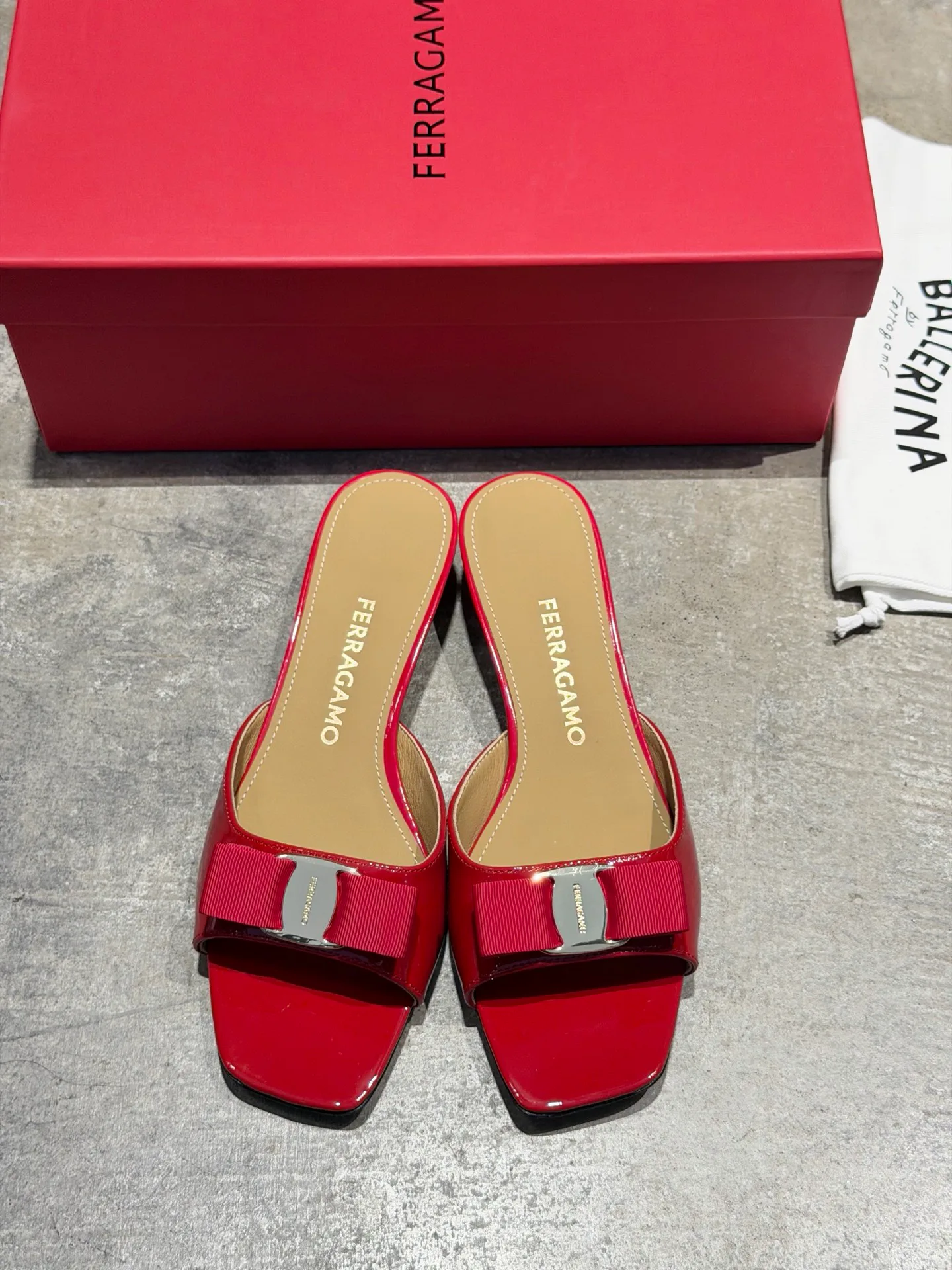 Women's Open-Toe Sandals SALVATORE FERRAGAMO 17642571