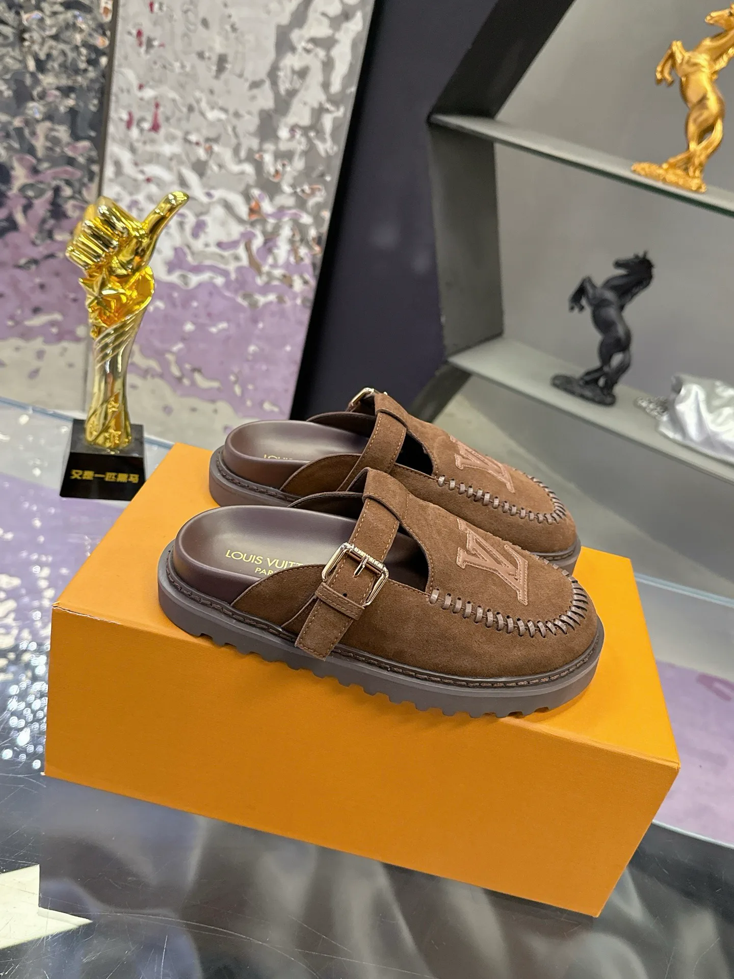 Women's Mules And Clogs LOUIS VUITTON 17530469
