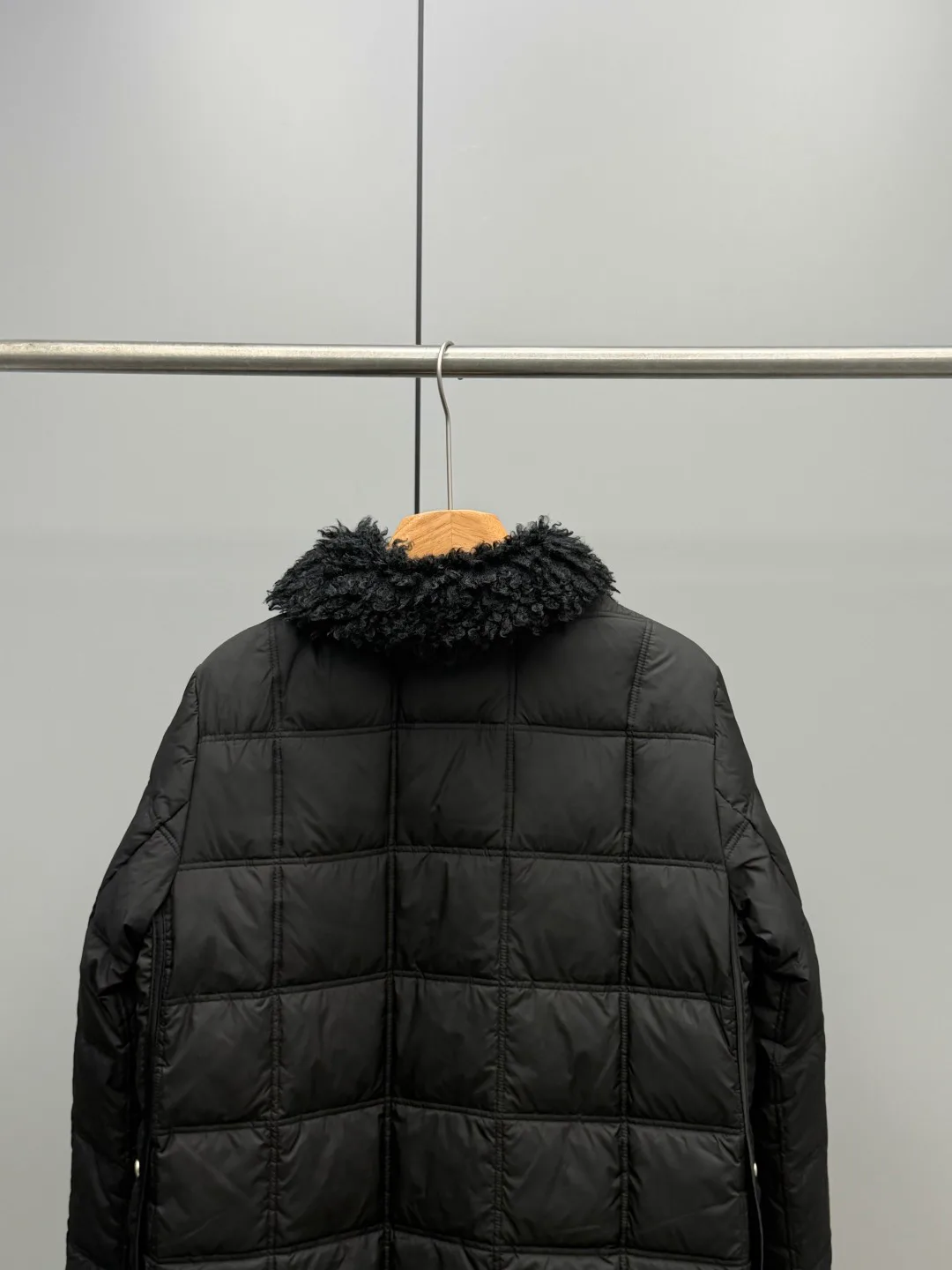 Women's Jackets And Down Jackets MONCLER 17892327