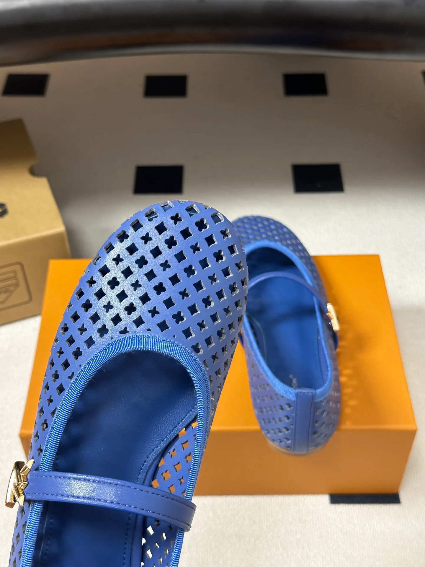 Women's Ballet Flats LOUIS VUITTON 17768176