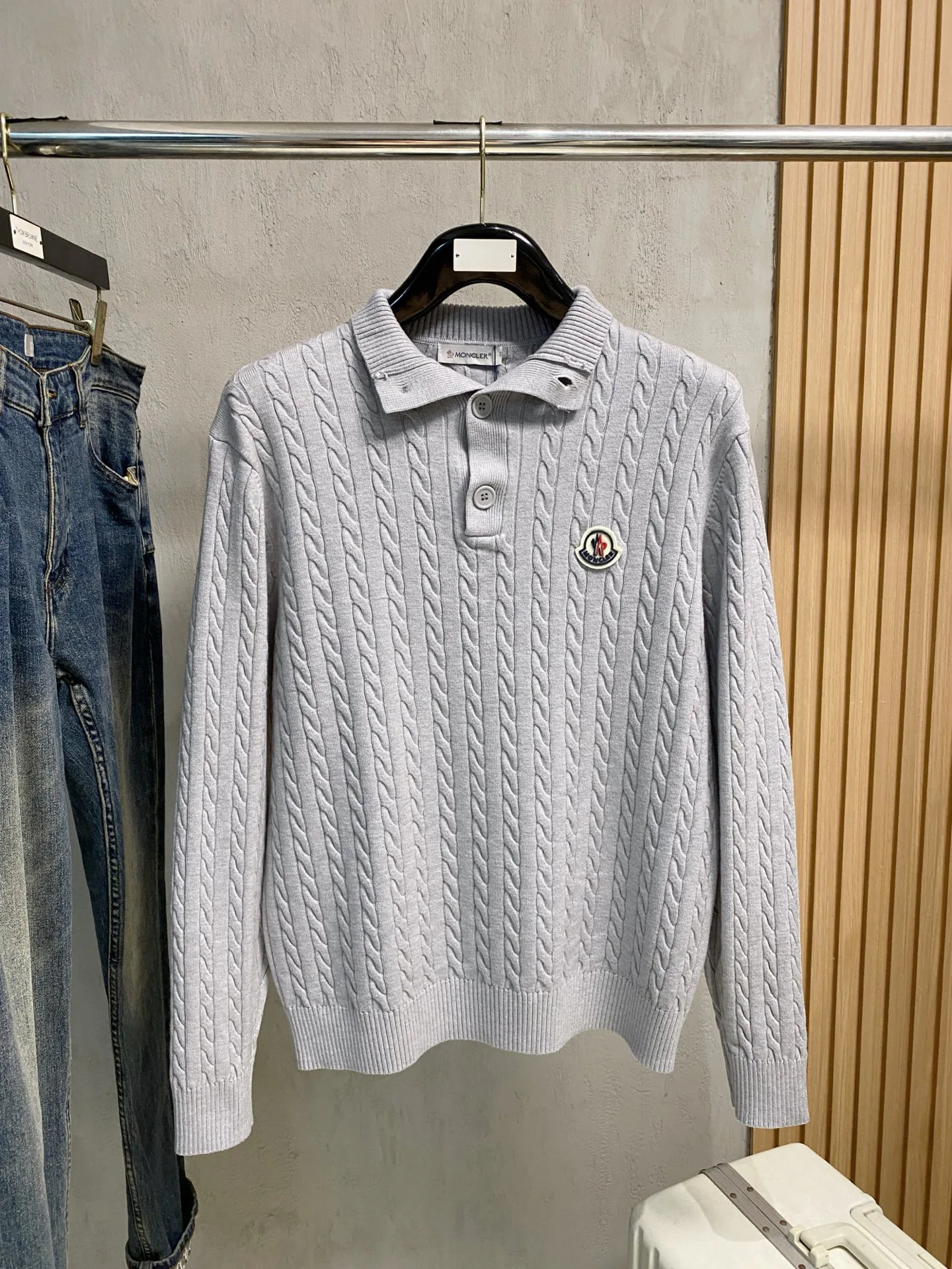 Men's Jumpers And Sweaters MONCLER 18098172